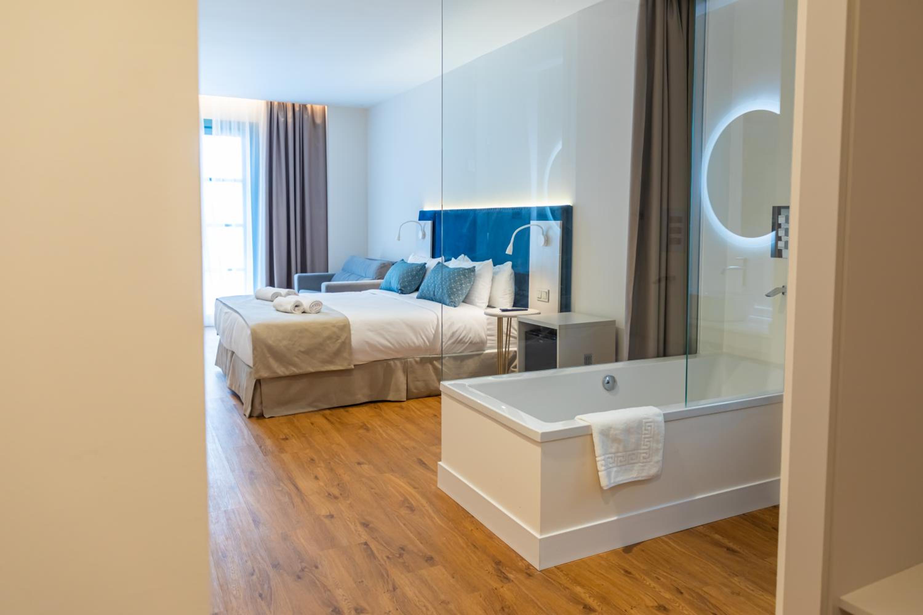 Double Room - Photo 9