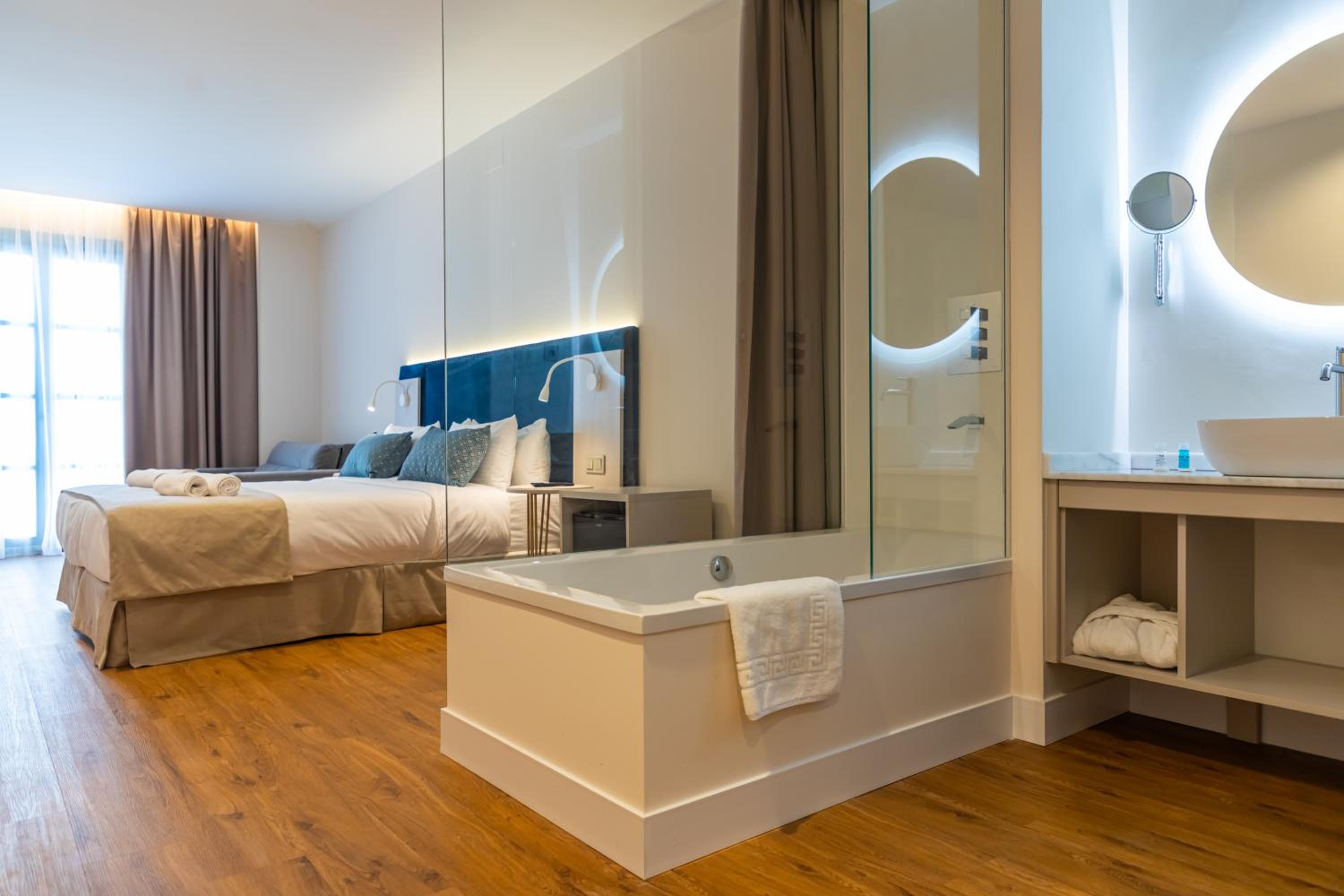 Double Room - Photo 14