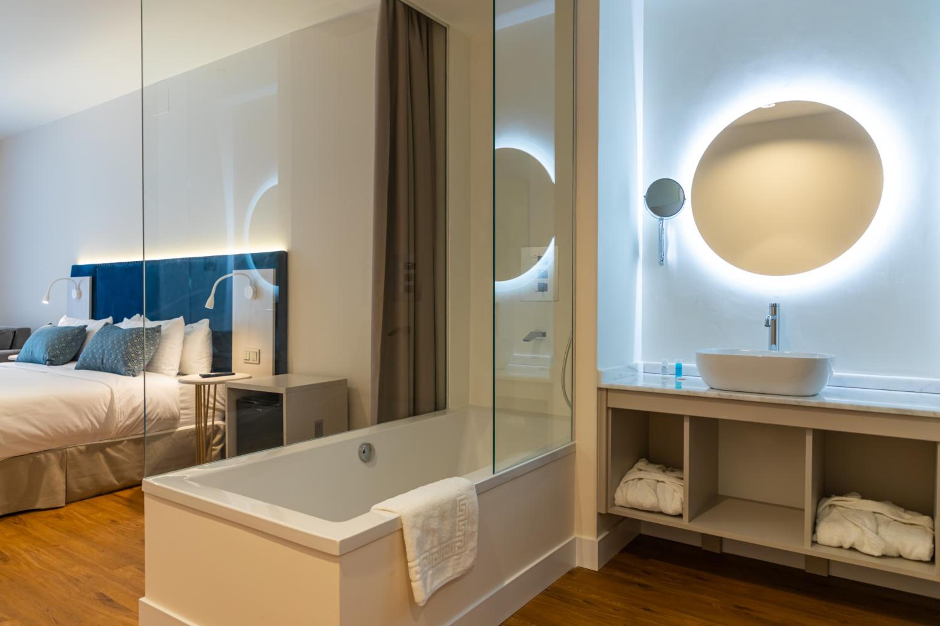 Double Room - Photo 16