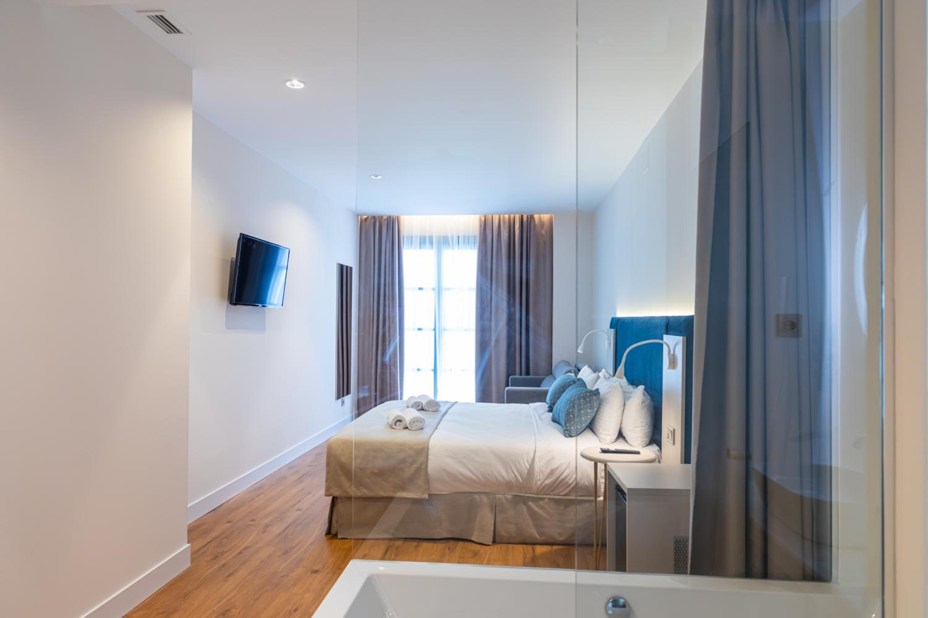 Double Room - Photo 13
