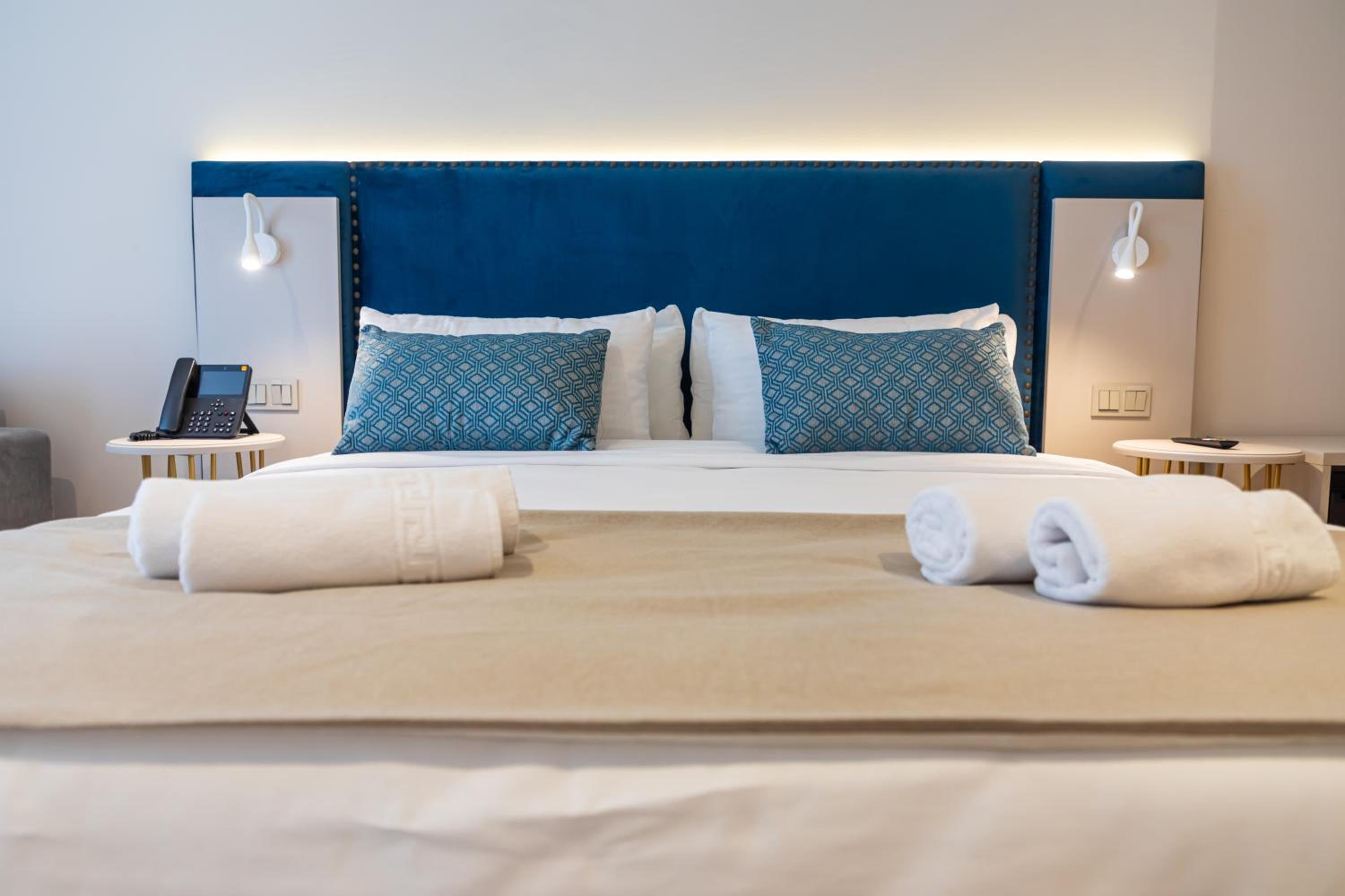 Double Room - Photo 5