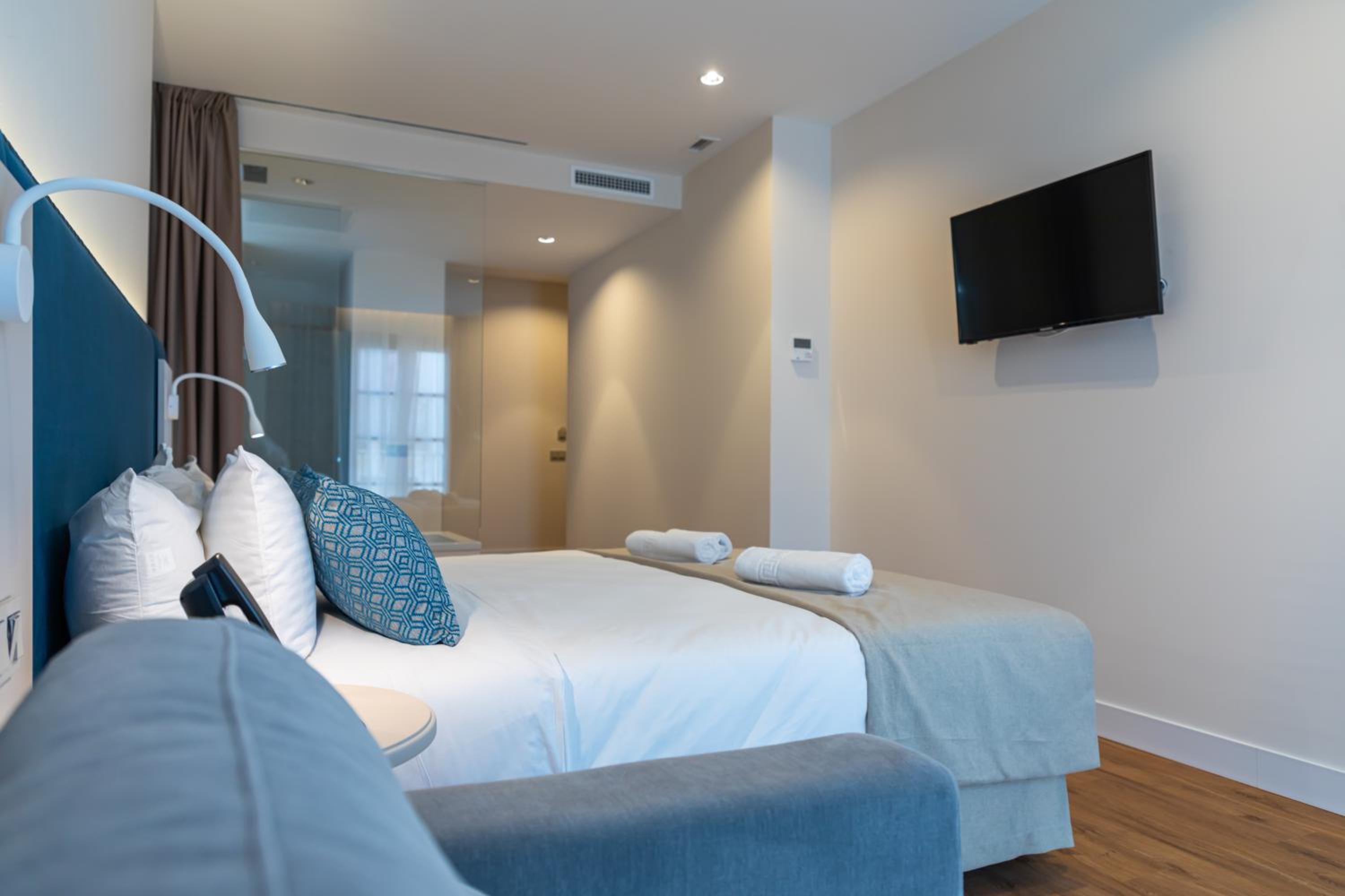 Double Room - Photo 6