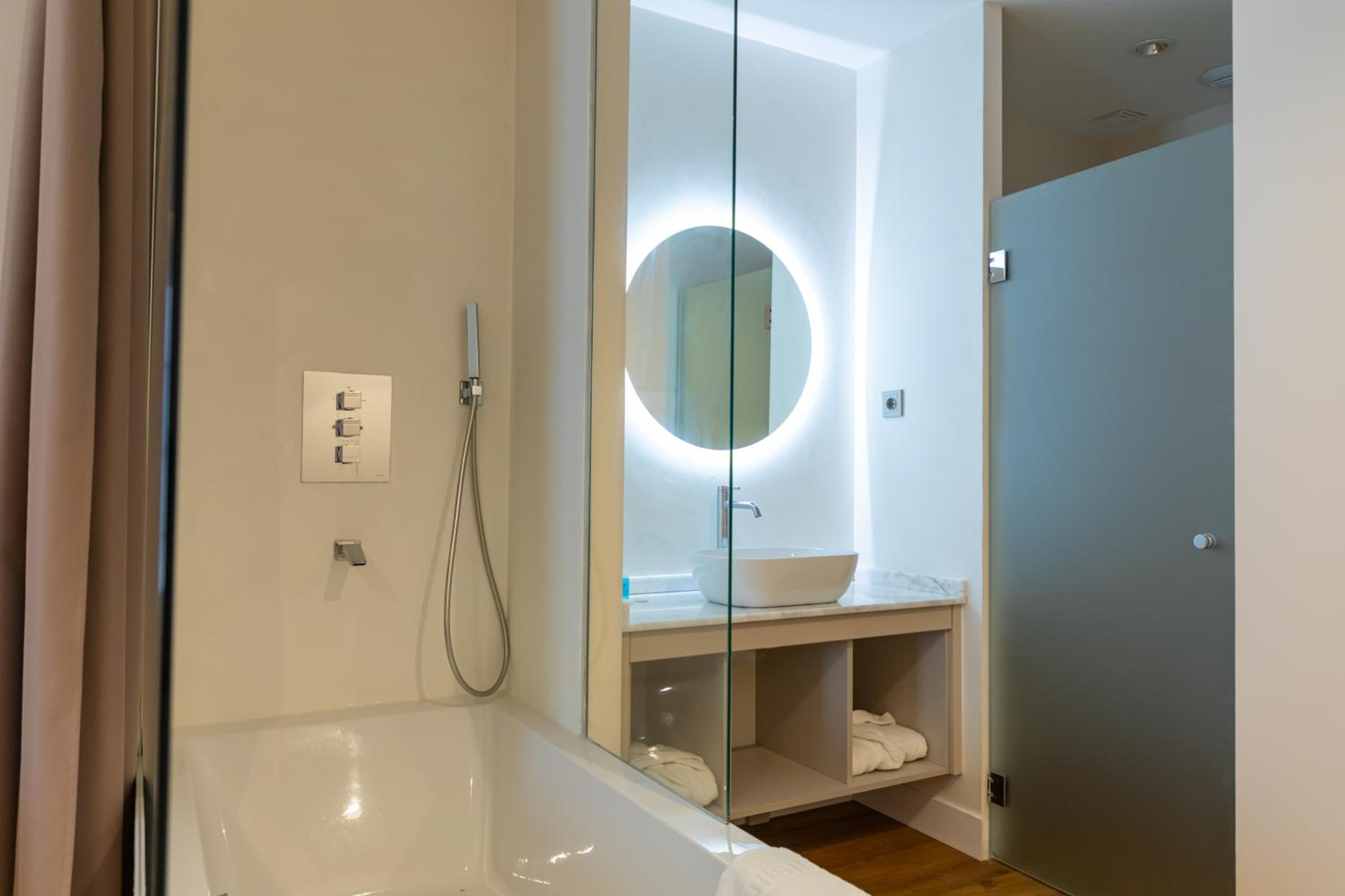 Double Room - Photo 12