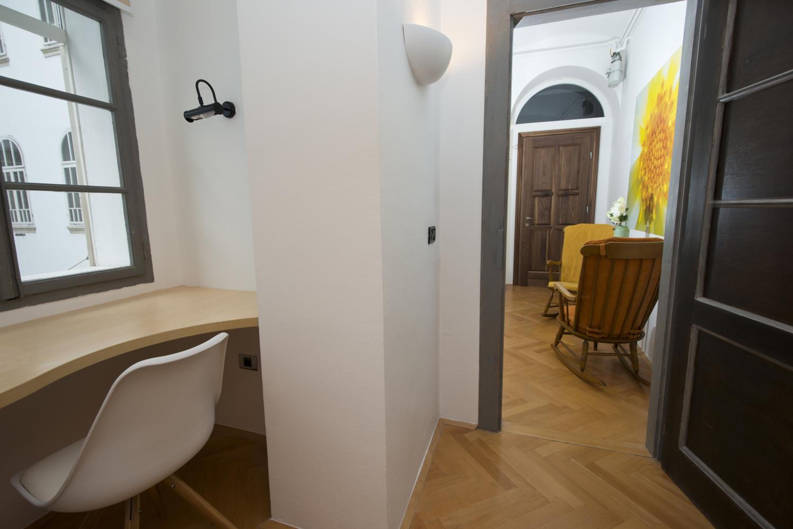 Economy Double Room - Photo 10