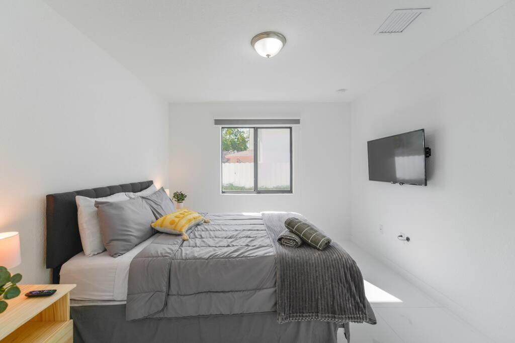 Three-Bedroom House photo 2