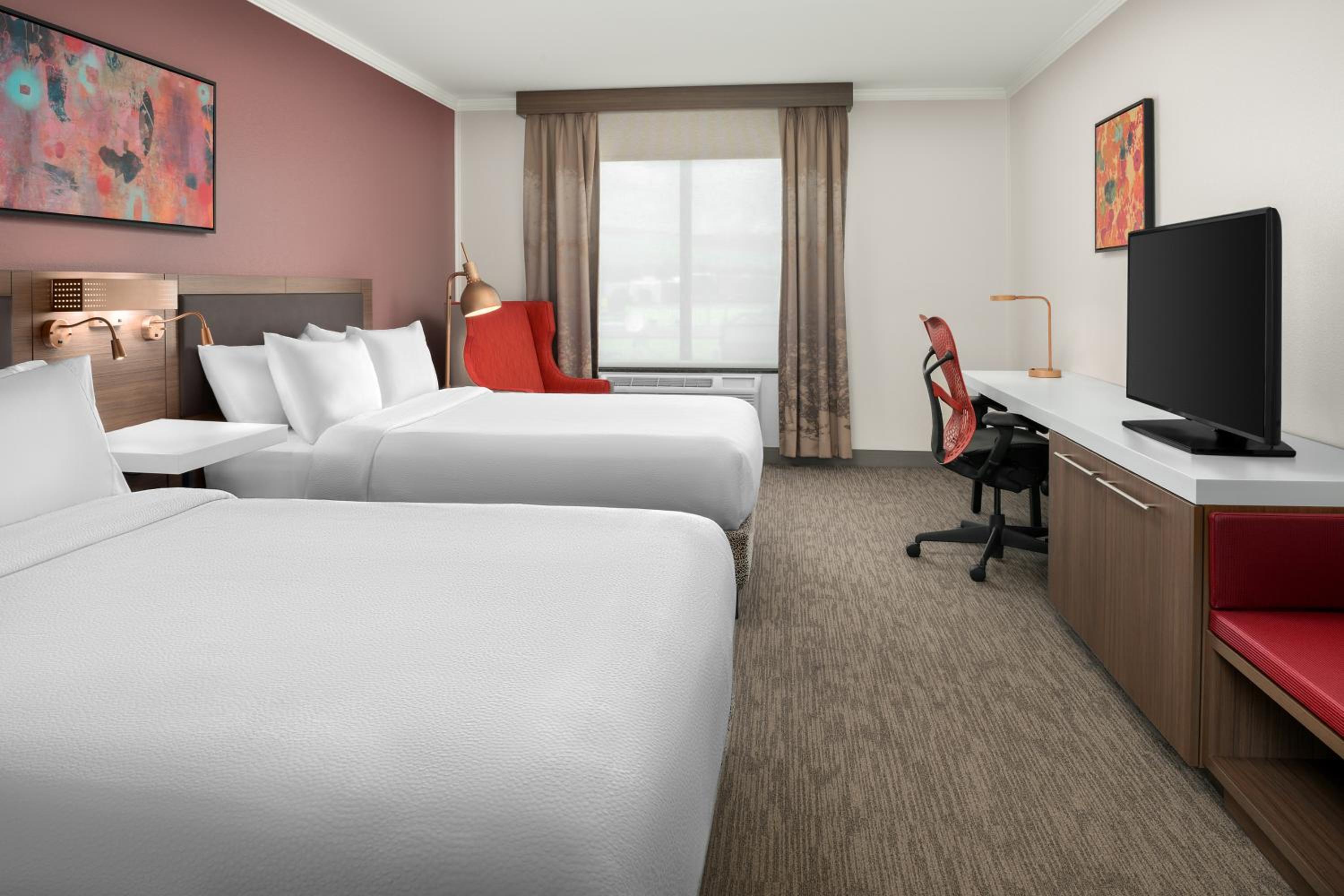 Queen Room with Two Queen Beds - Photo 4