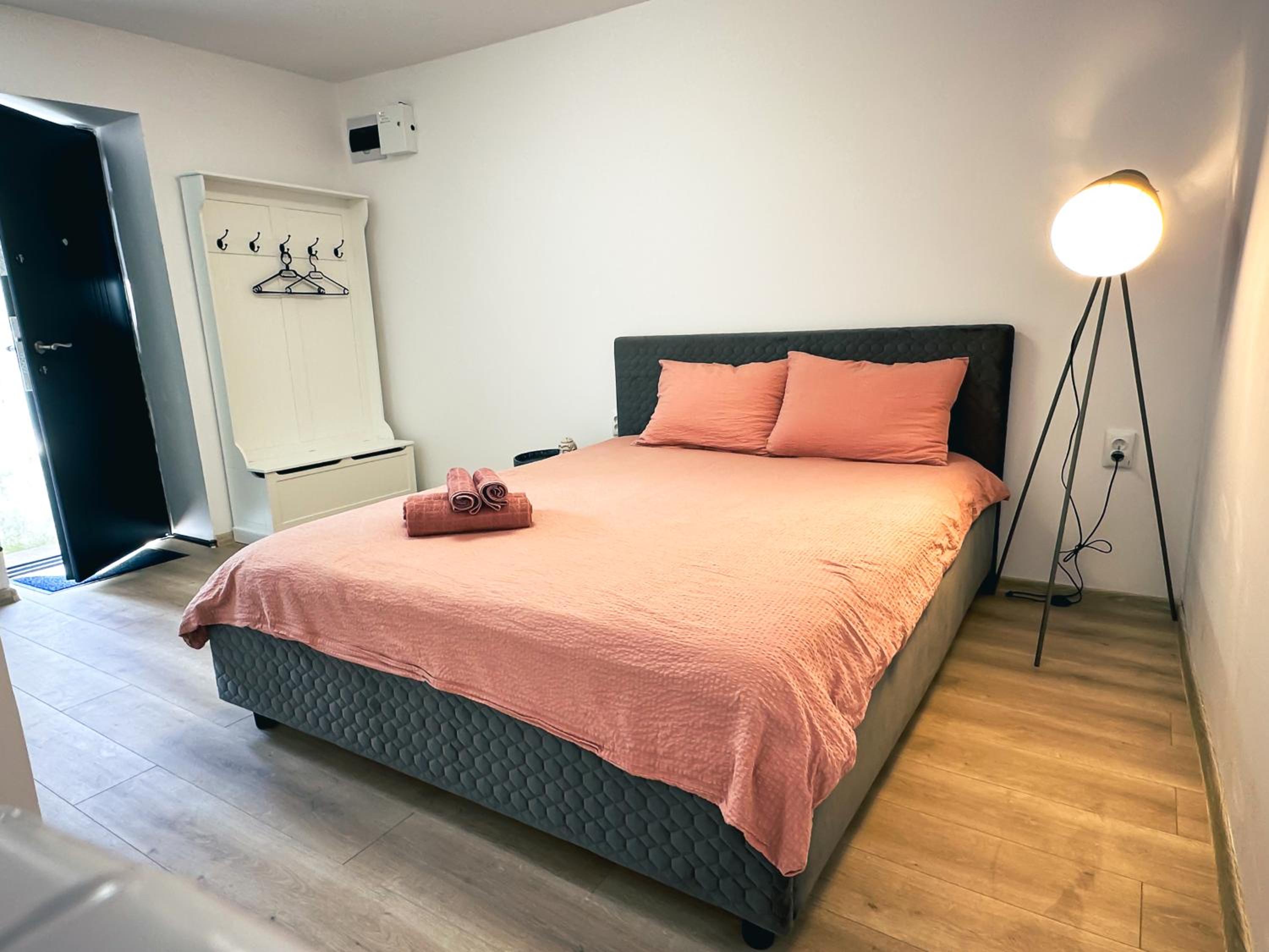 Studio Apartment with Bathtub photo 2