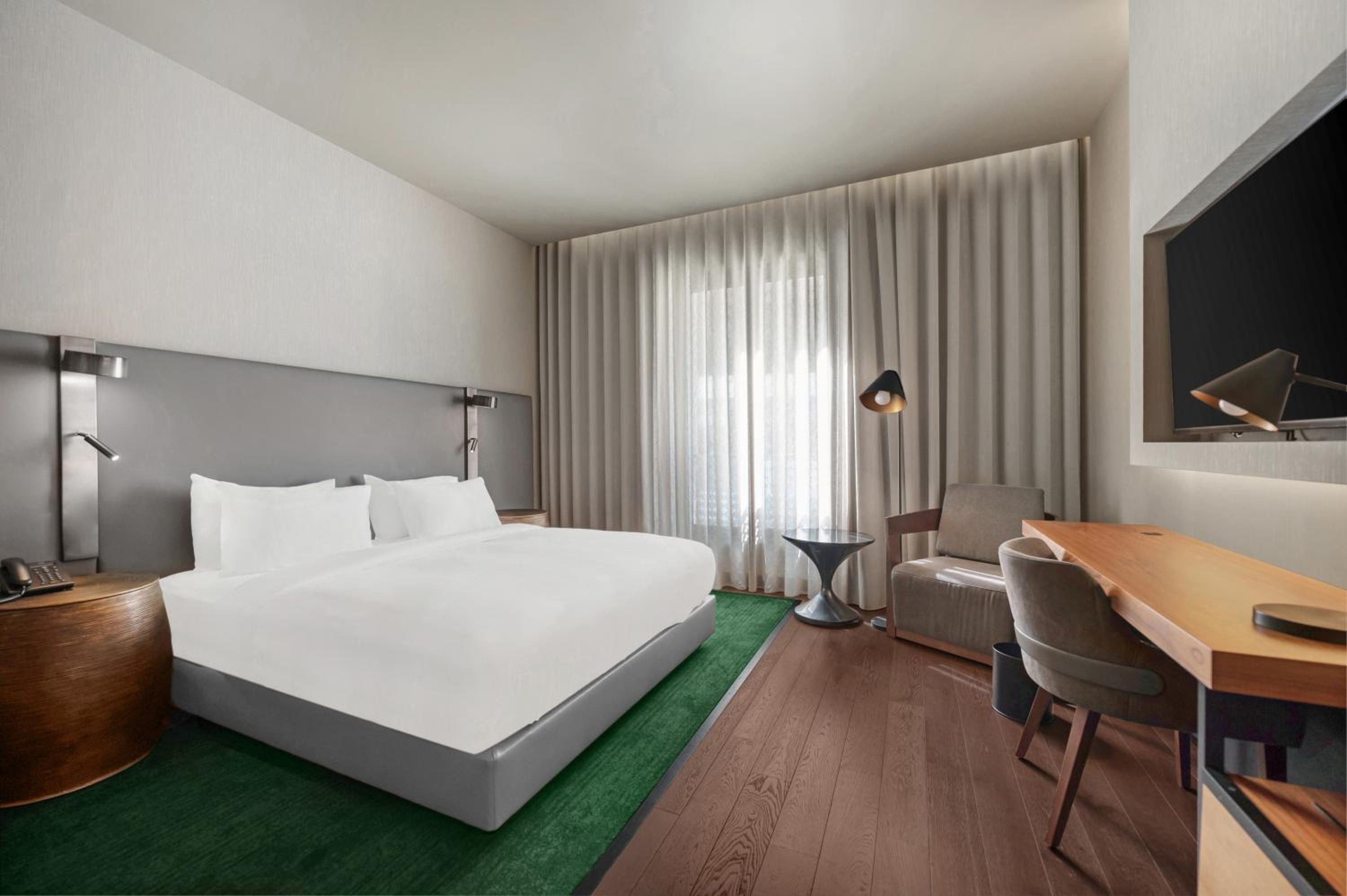 King Guest Room - Photo 7