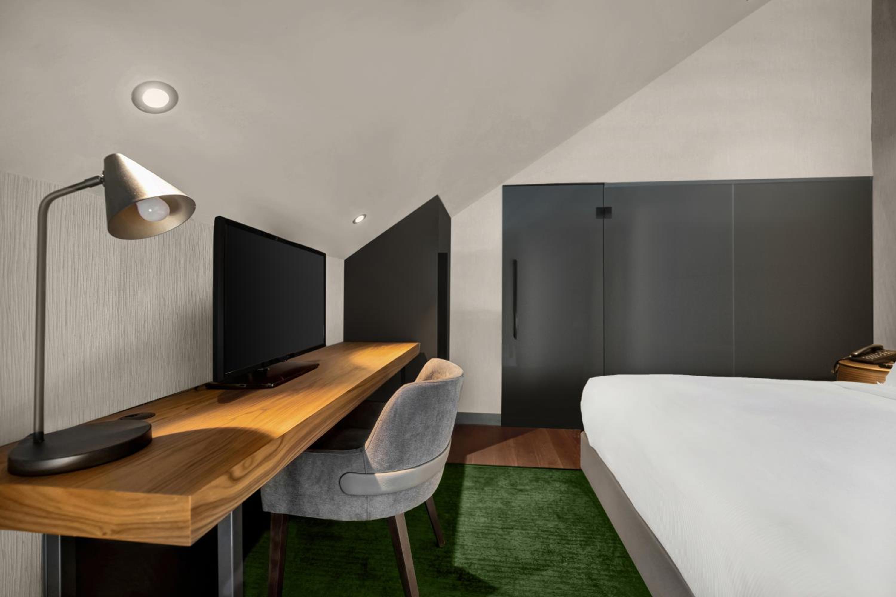 Duplex King Suite - Photo 10