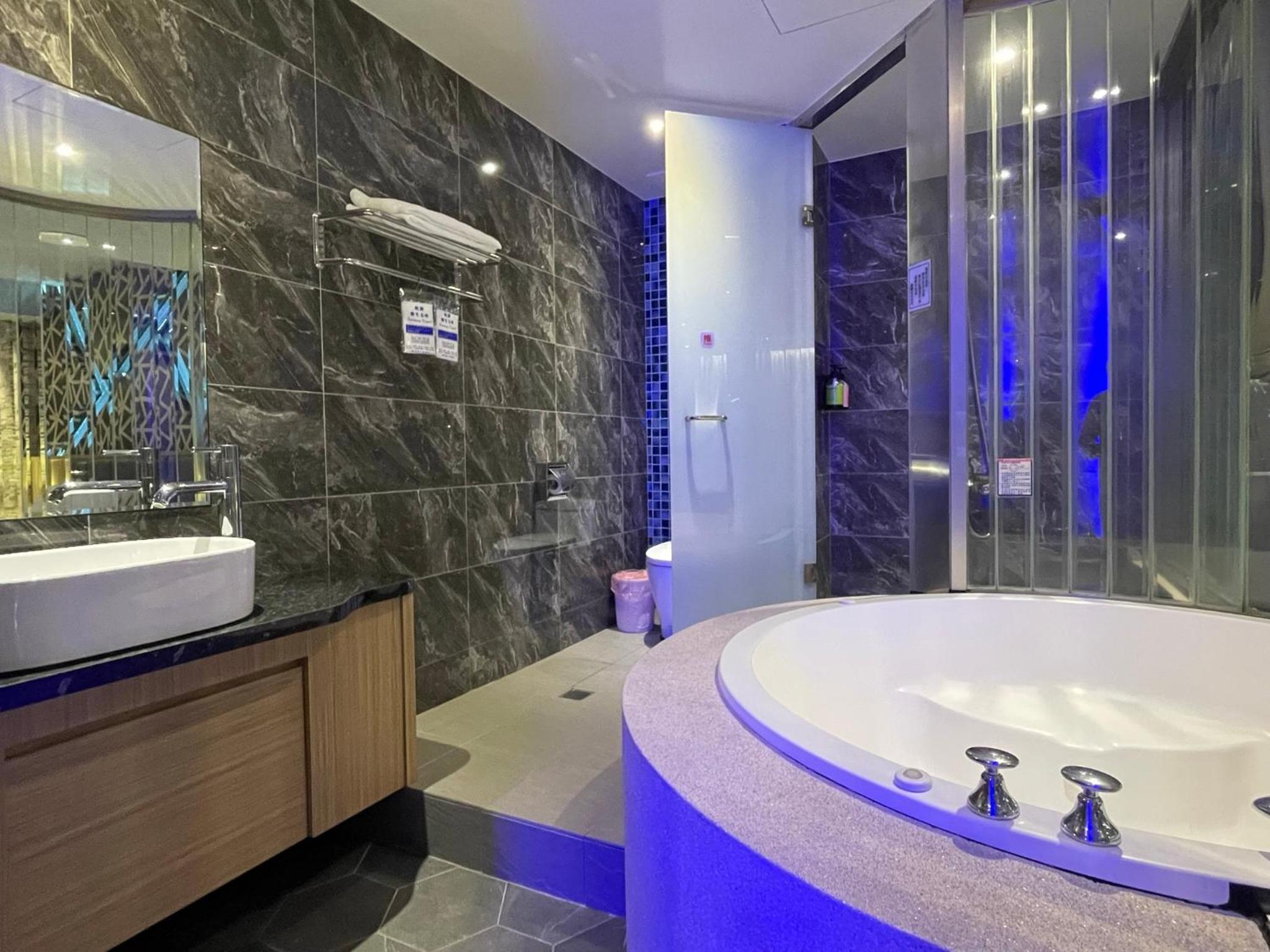Deluxe Double Room with Bath photo 2