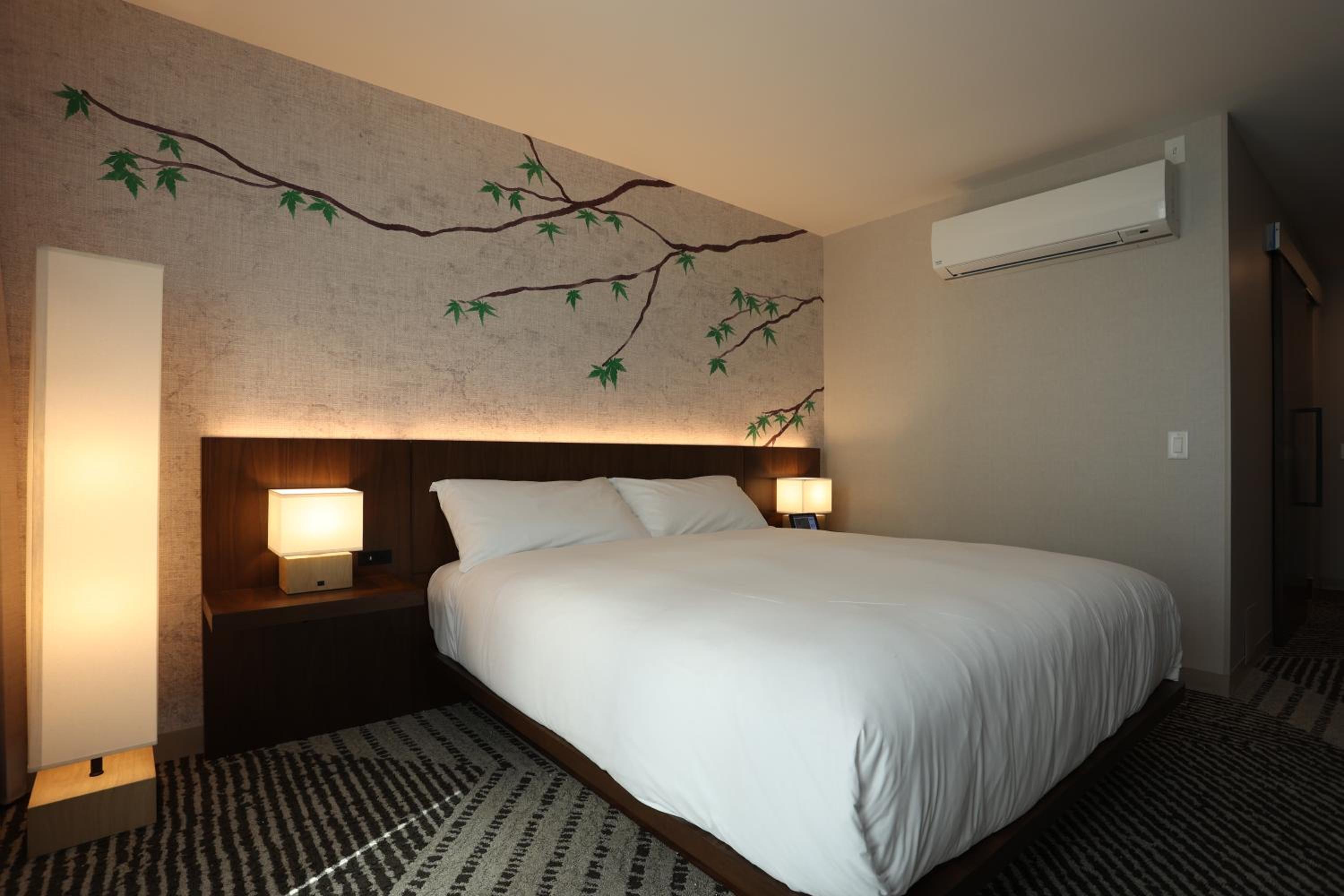Standard King Room - Accessible - Photo 3
