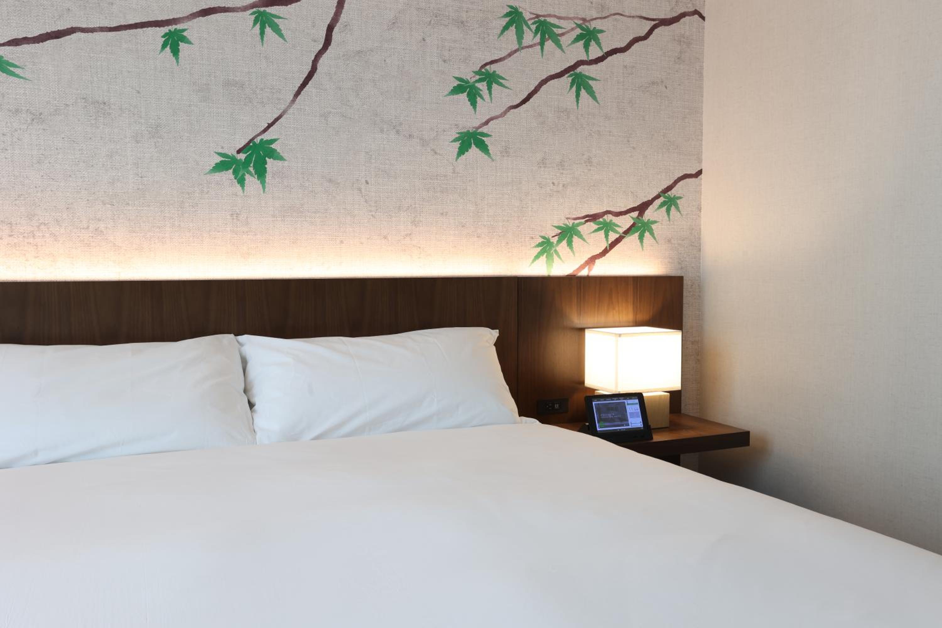 Standard King Room - Accessible - Photo 4
