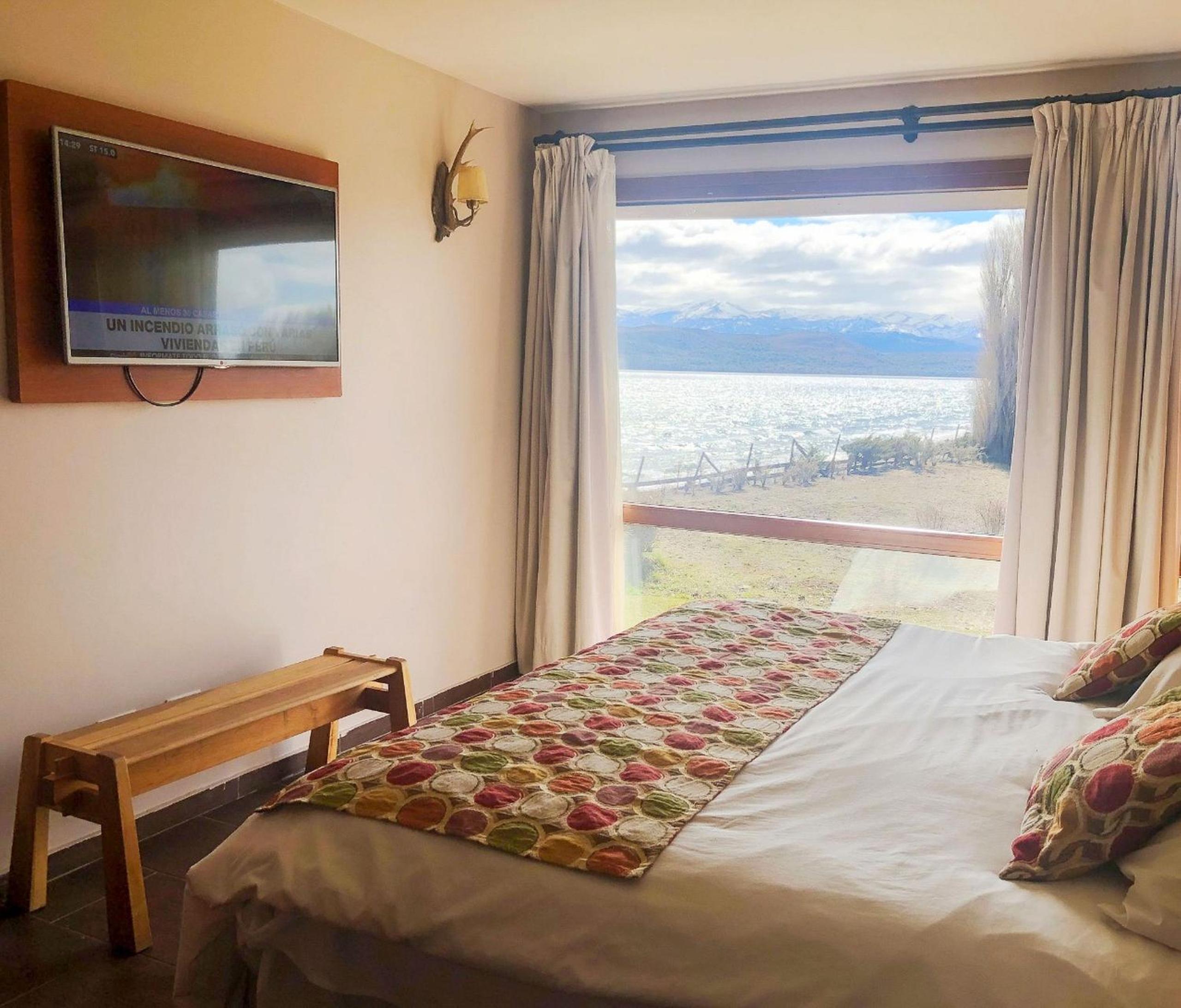 Apartment with Lake View