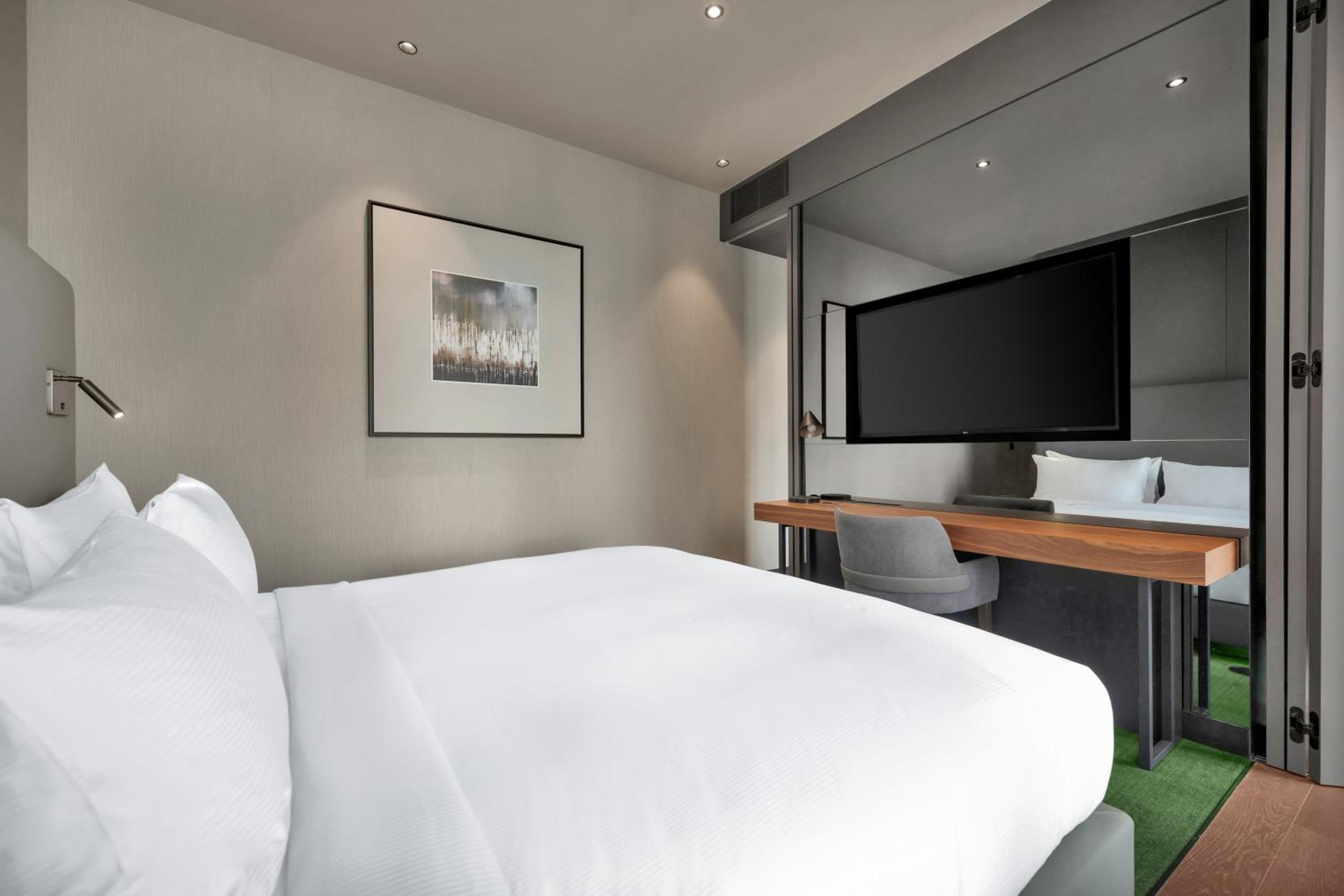 One-Bedroom King Suite - Photo 12