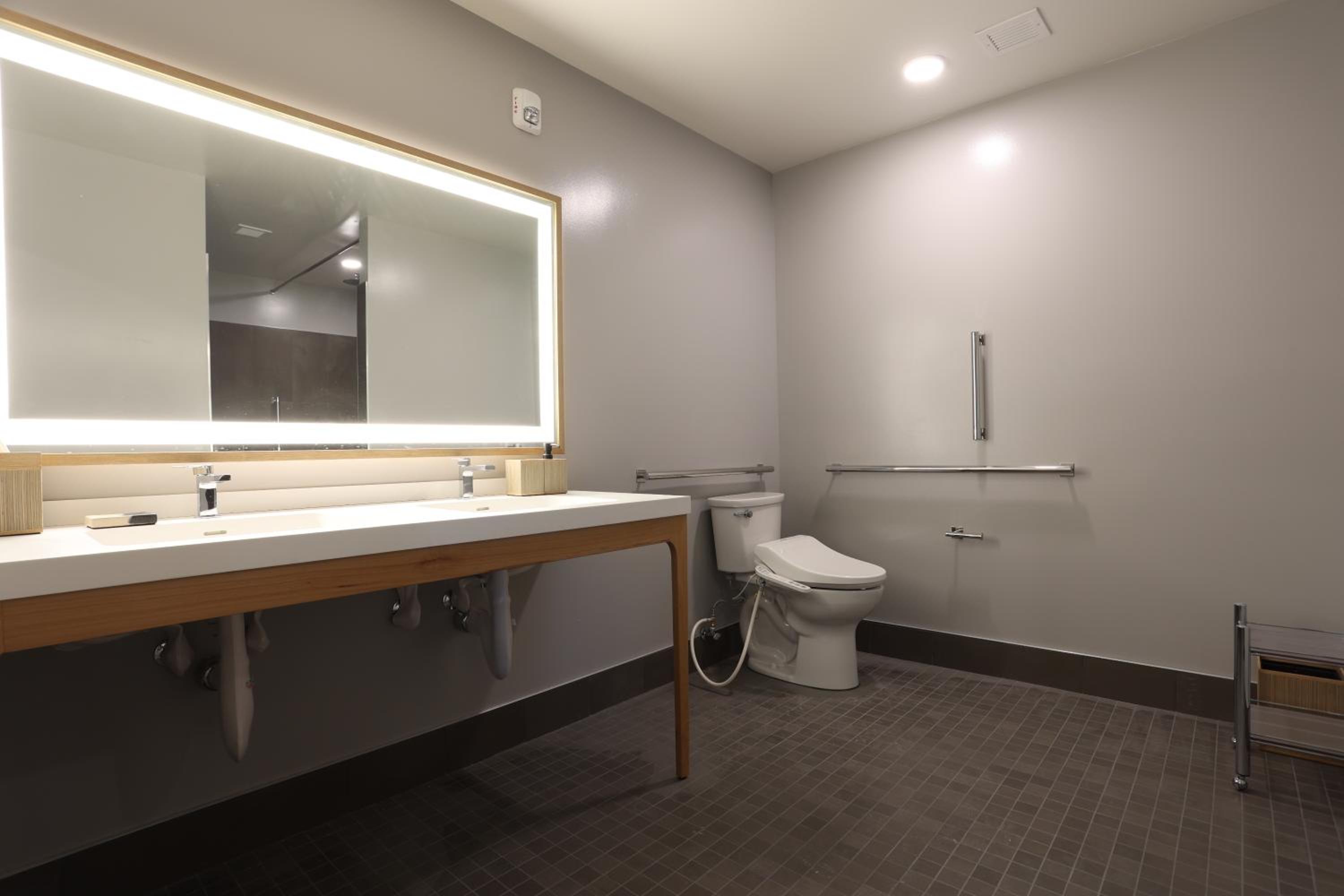 Suite - Photo 3