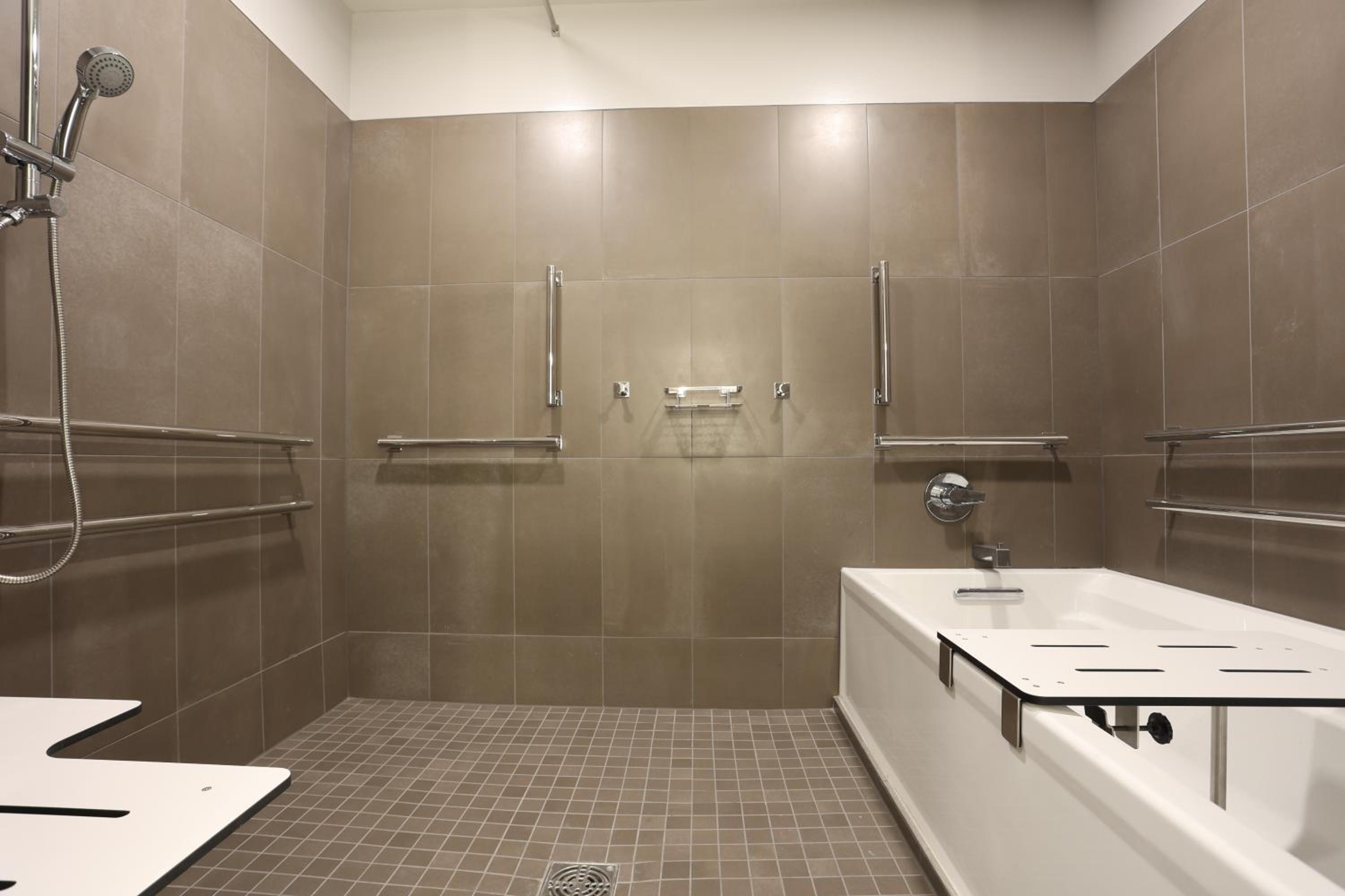 Deluxe Room - Hearing Accessible - Photo 3