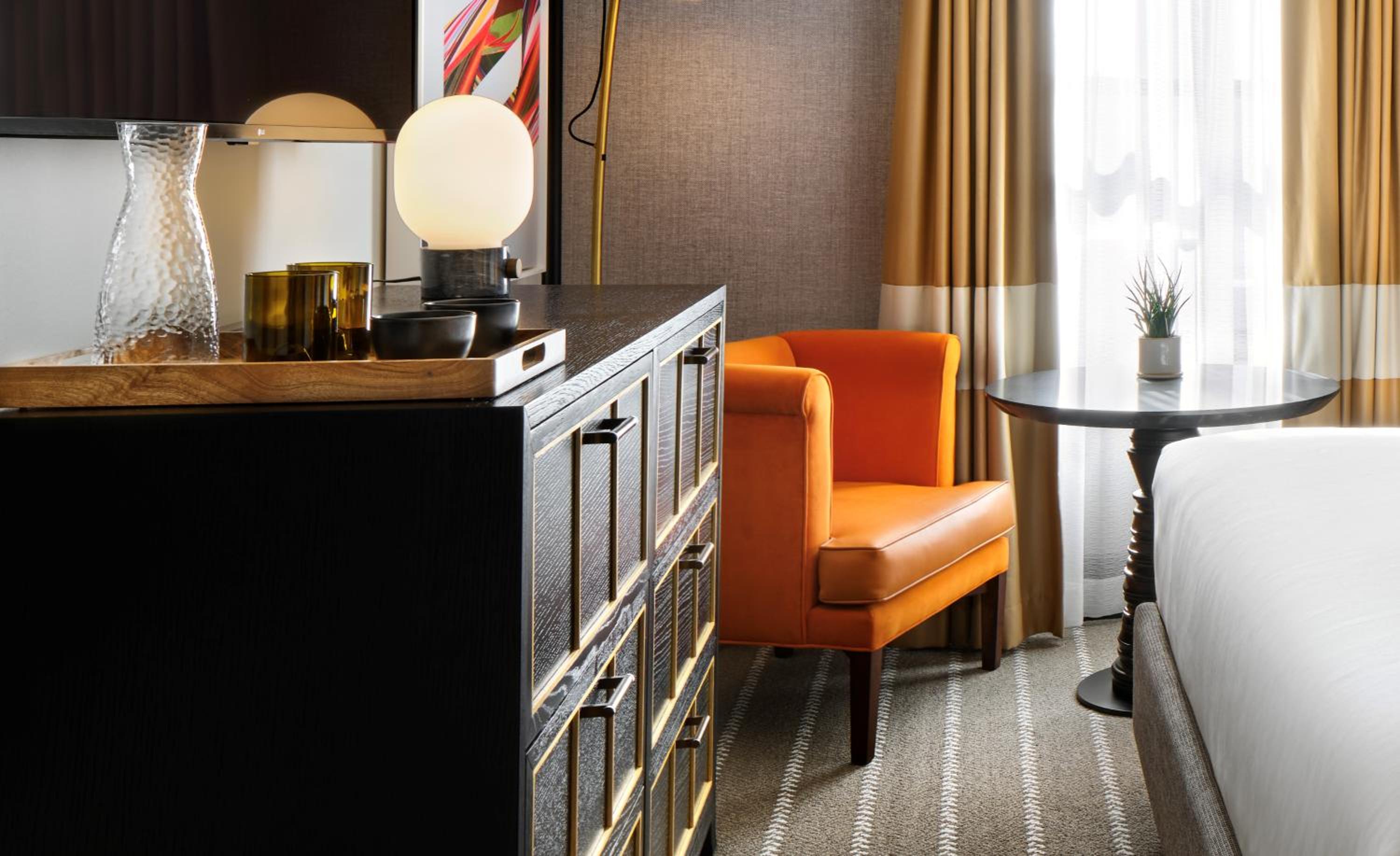 Deluxe King Room - Accessible  - Photo 2