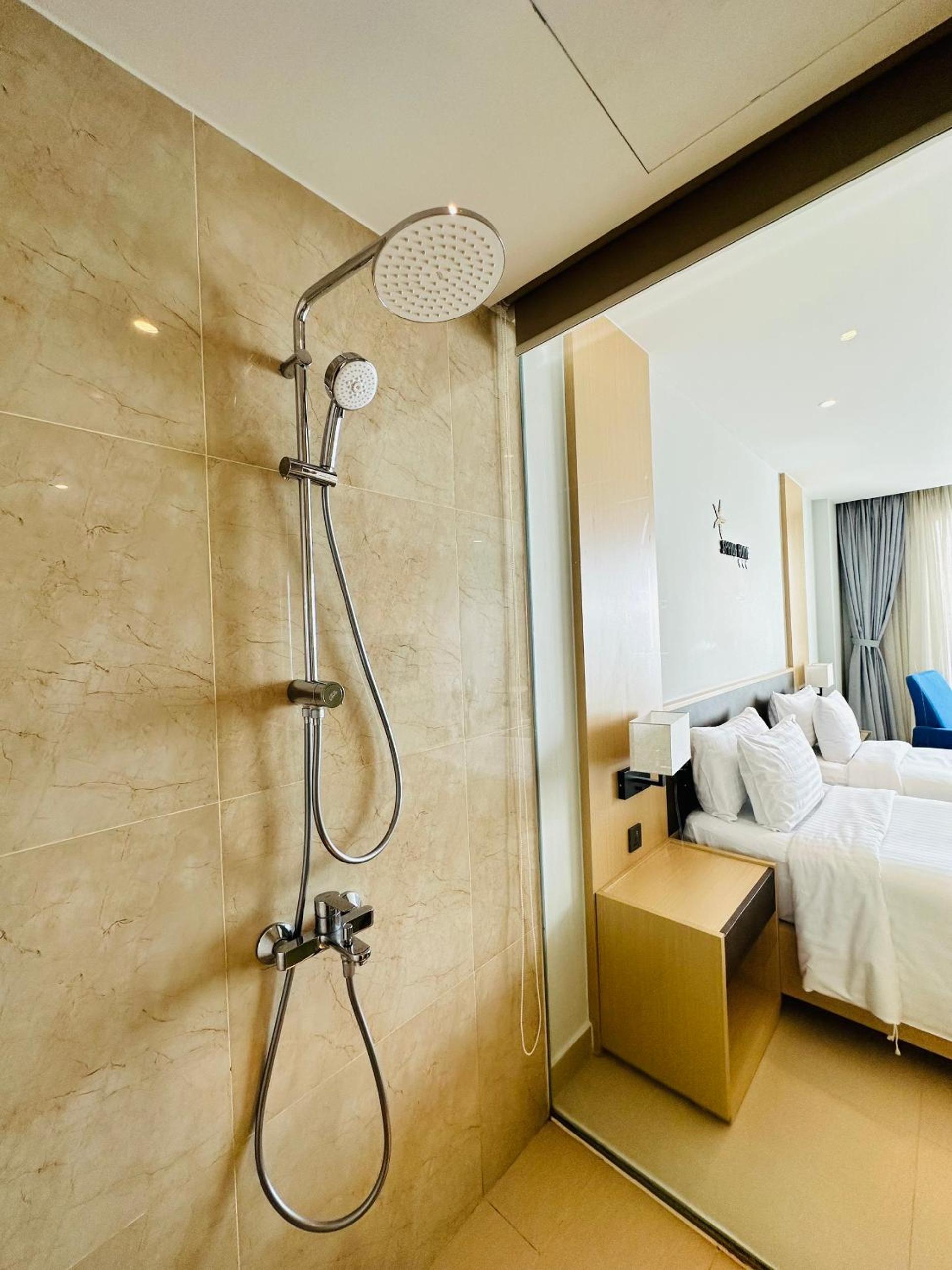 Standard Twin Room with Sea View - Photo 3