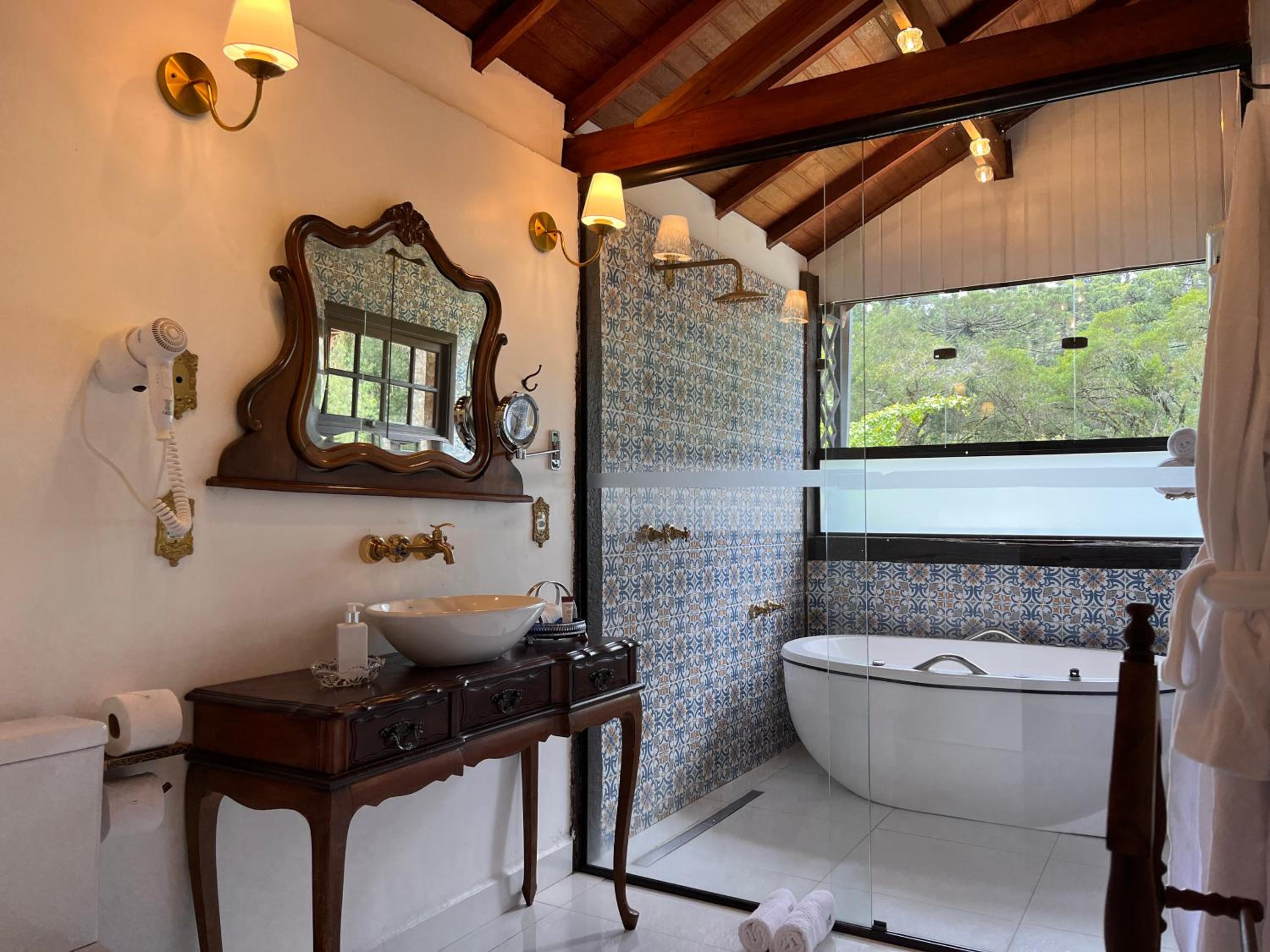 Queen Room with Spa Bath - Photo 5