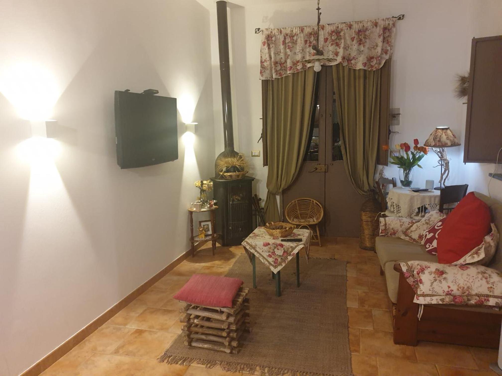 One-Bedroom House photo 1