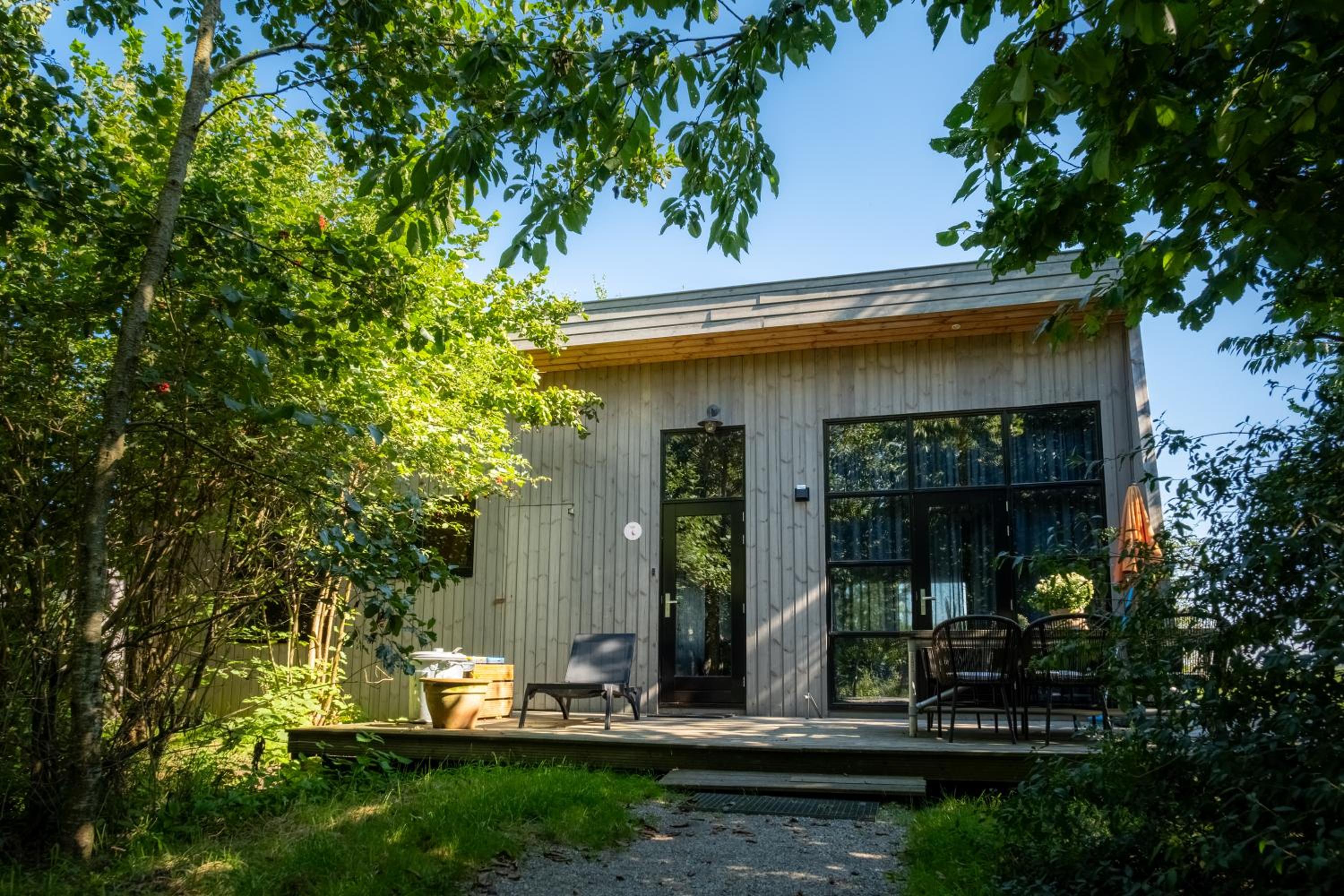 Three-Bedroom House photo 3