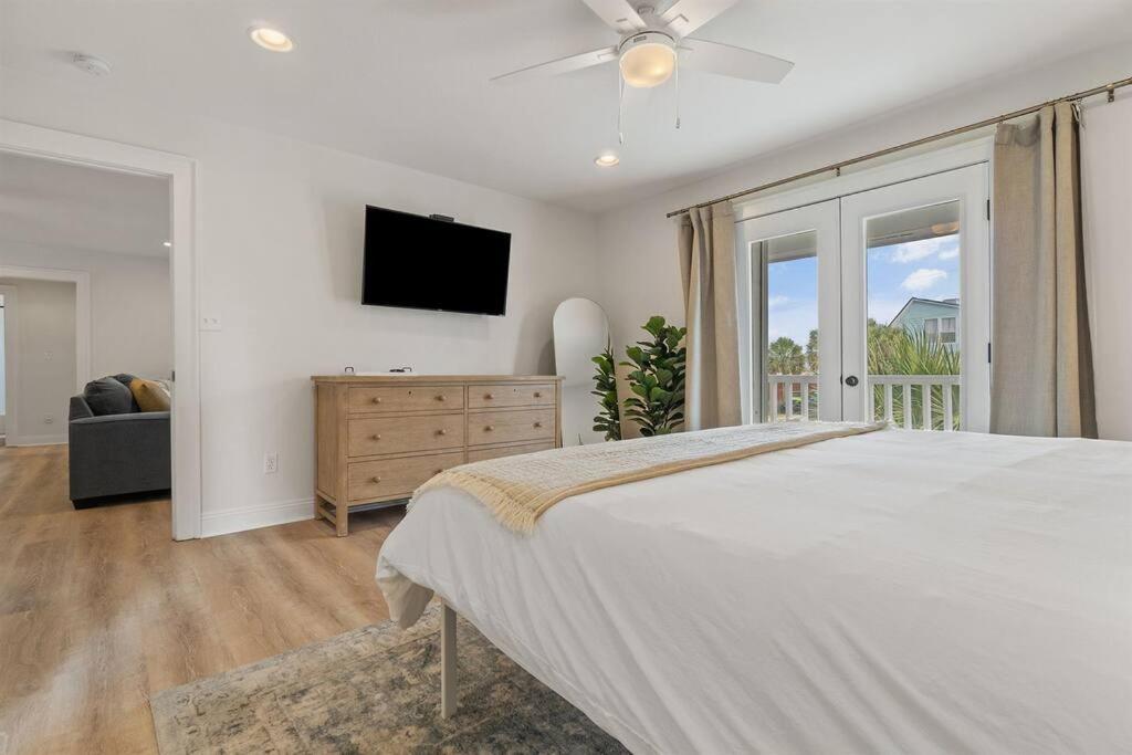 Five-Bedroom House photo 1