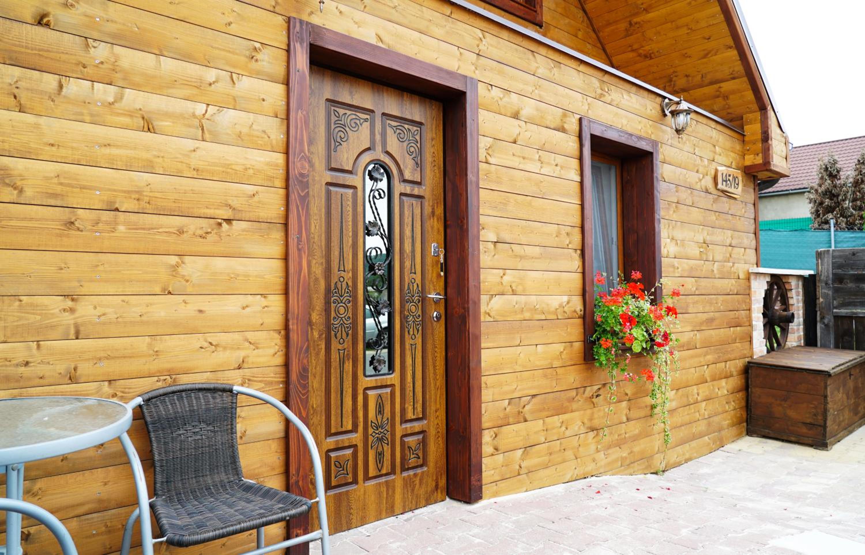 One-Bedroom Apartment with Balcony and Mountain View   photo 3