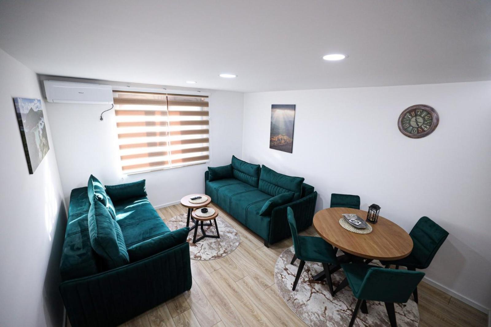 One-Bedroom Apartment photo 1