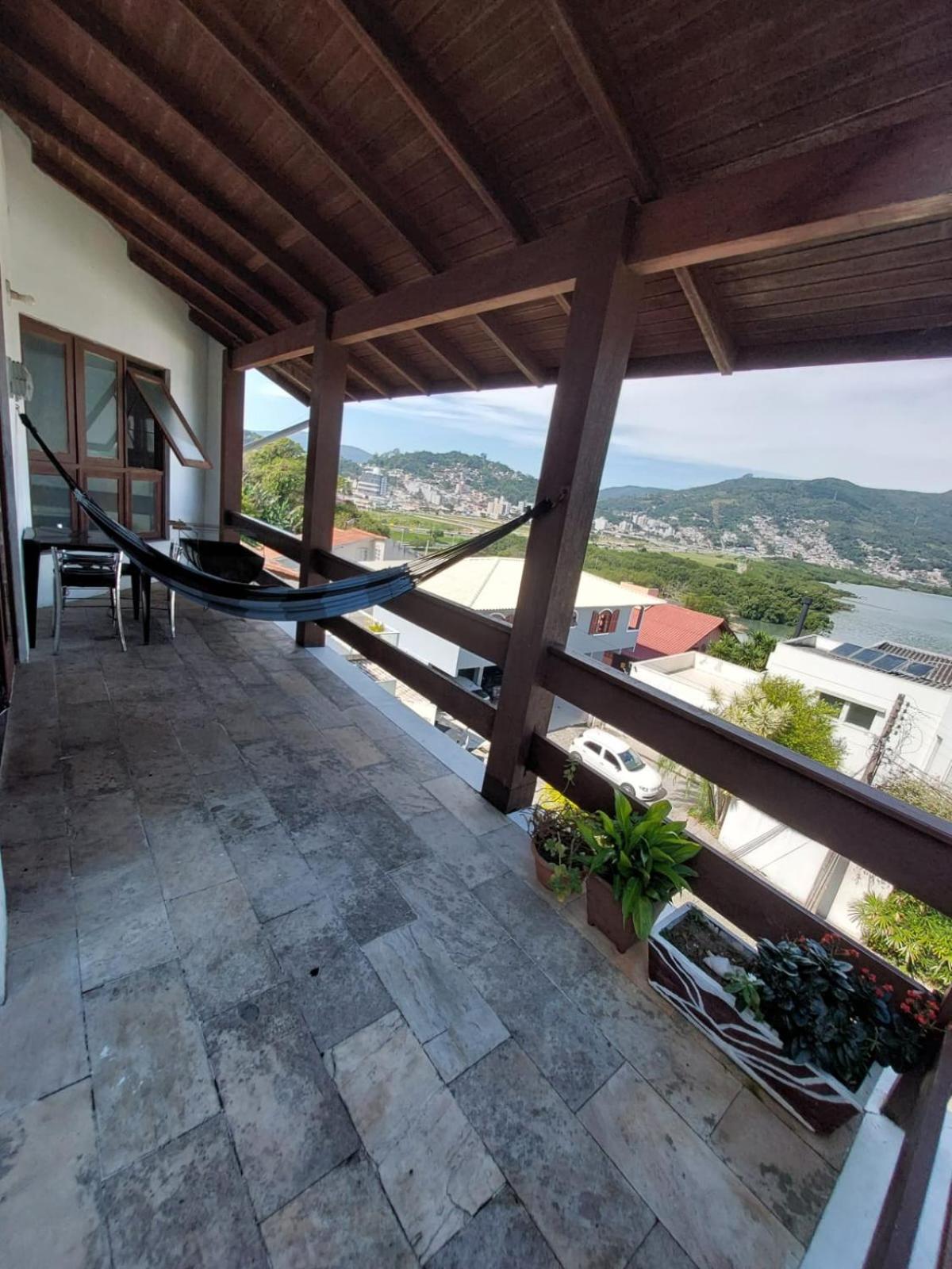 Apartment with Balcony - Photo 10
