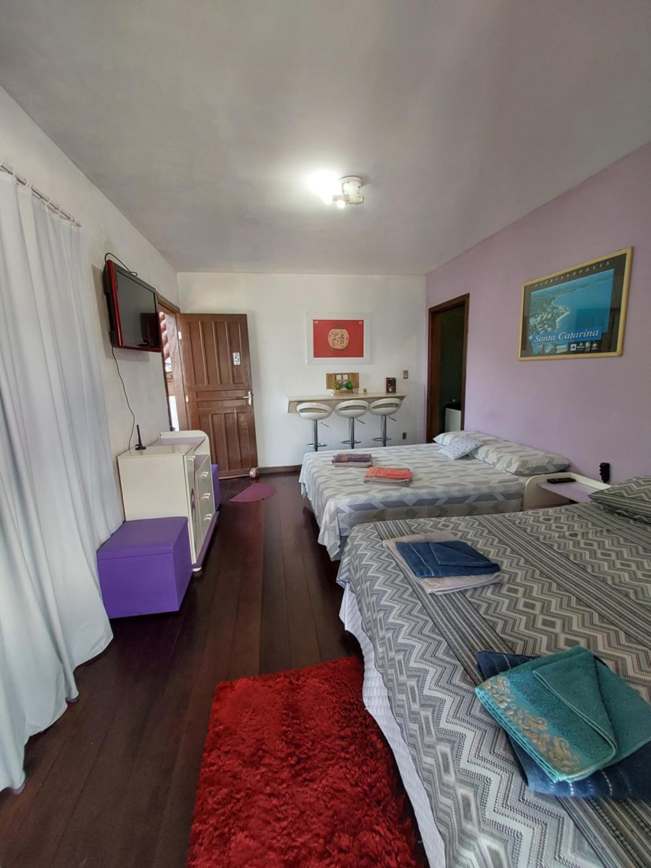 Apartment with Balcony - Photo 4