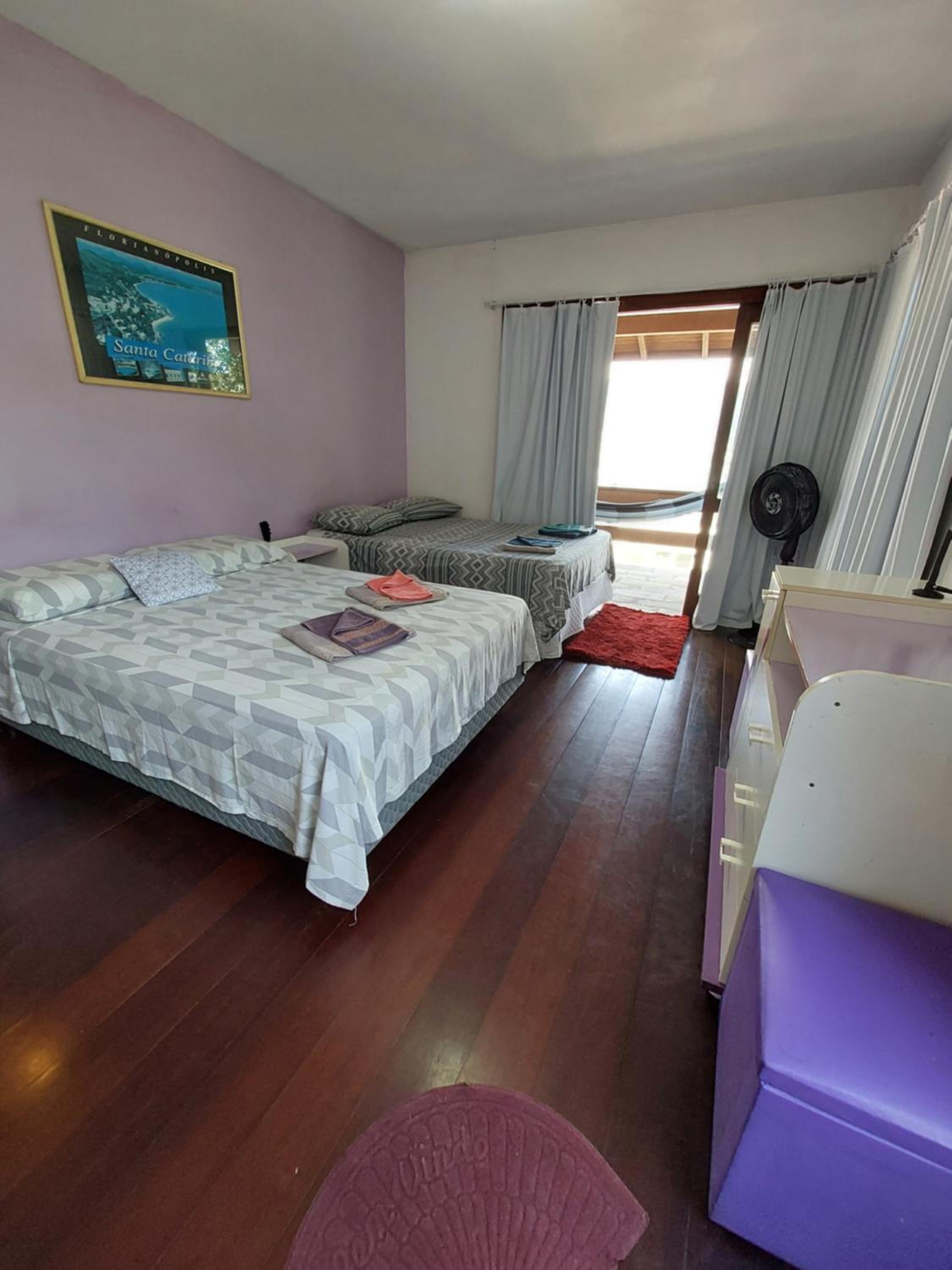 Apartment with Balcony - Photo 2