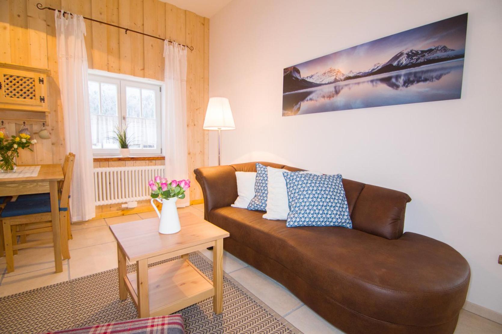 Apartment with Mountain View