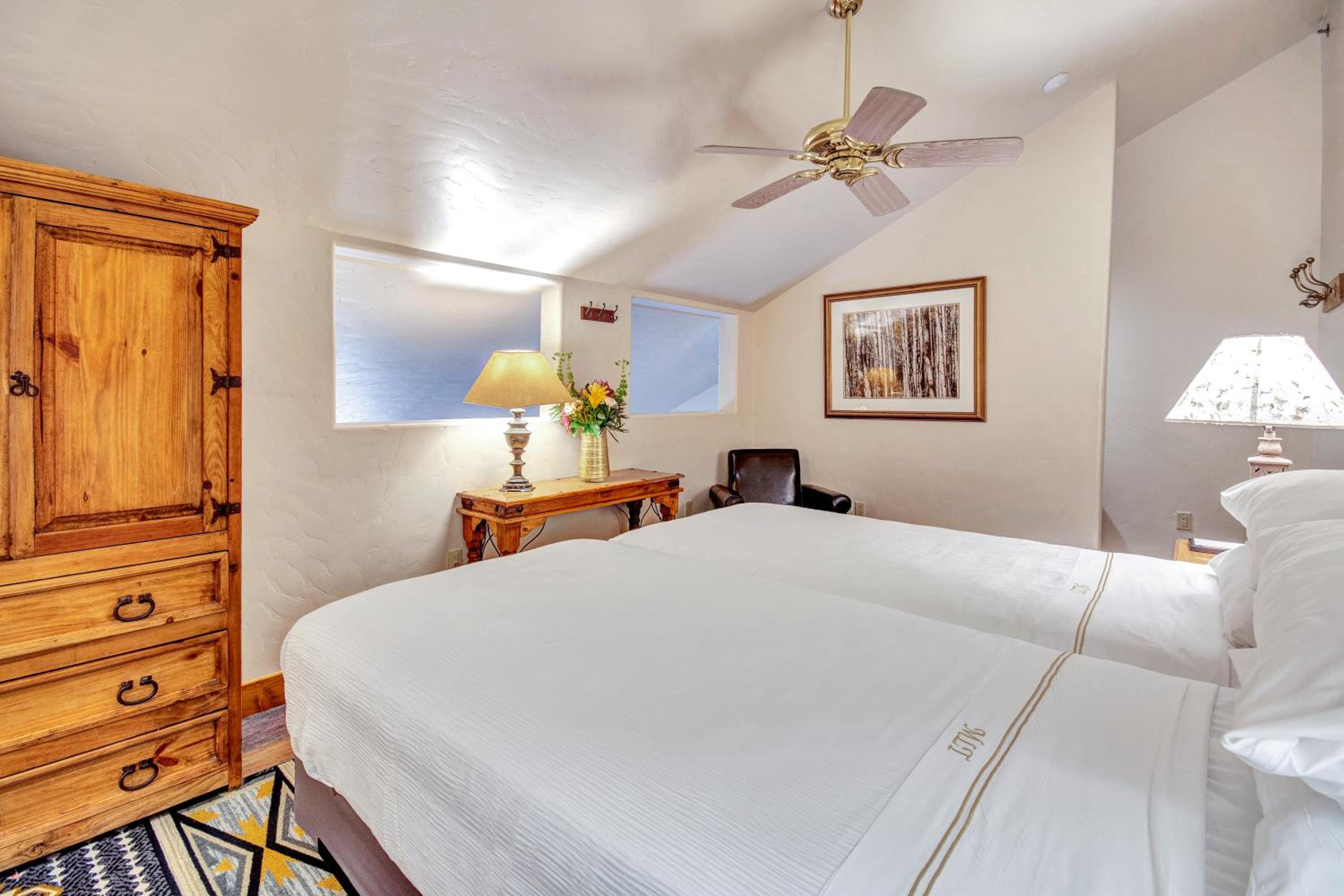 Two-Bedroom Suite - Photo 6