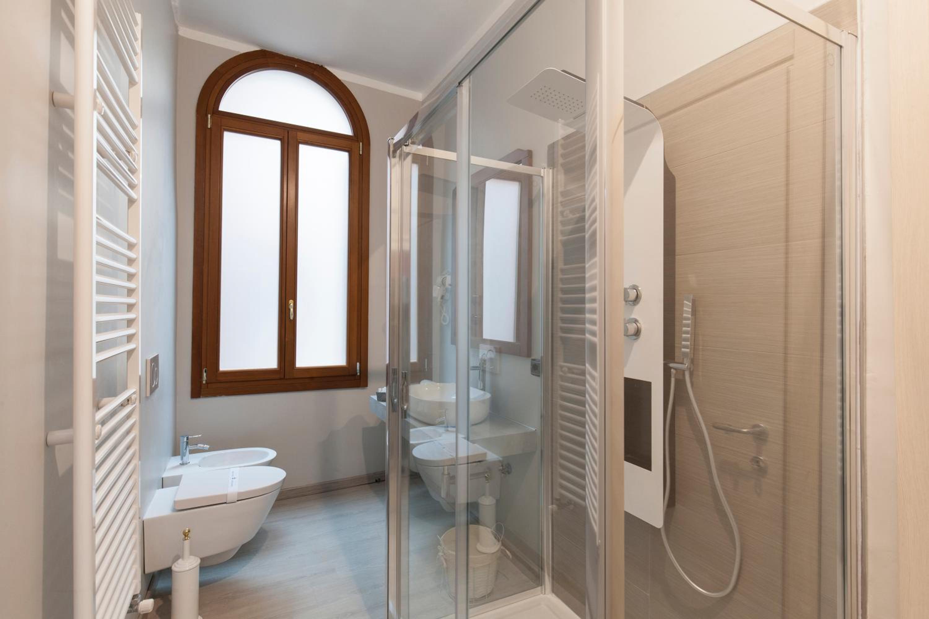 Single Room with Private Bathroom photo 2