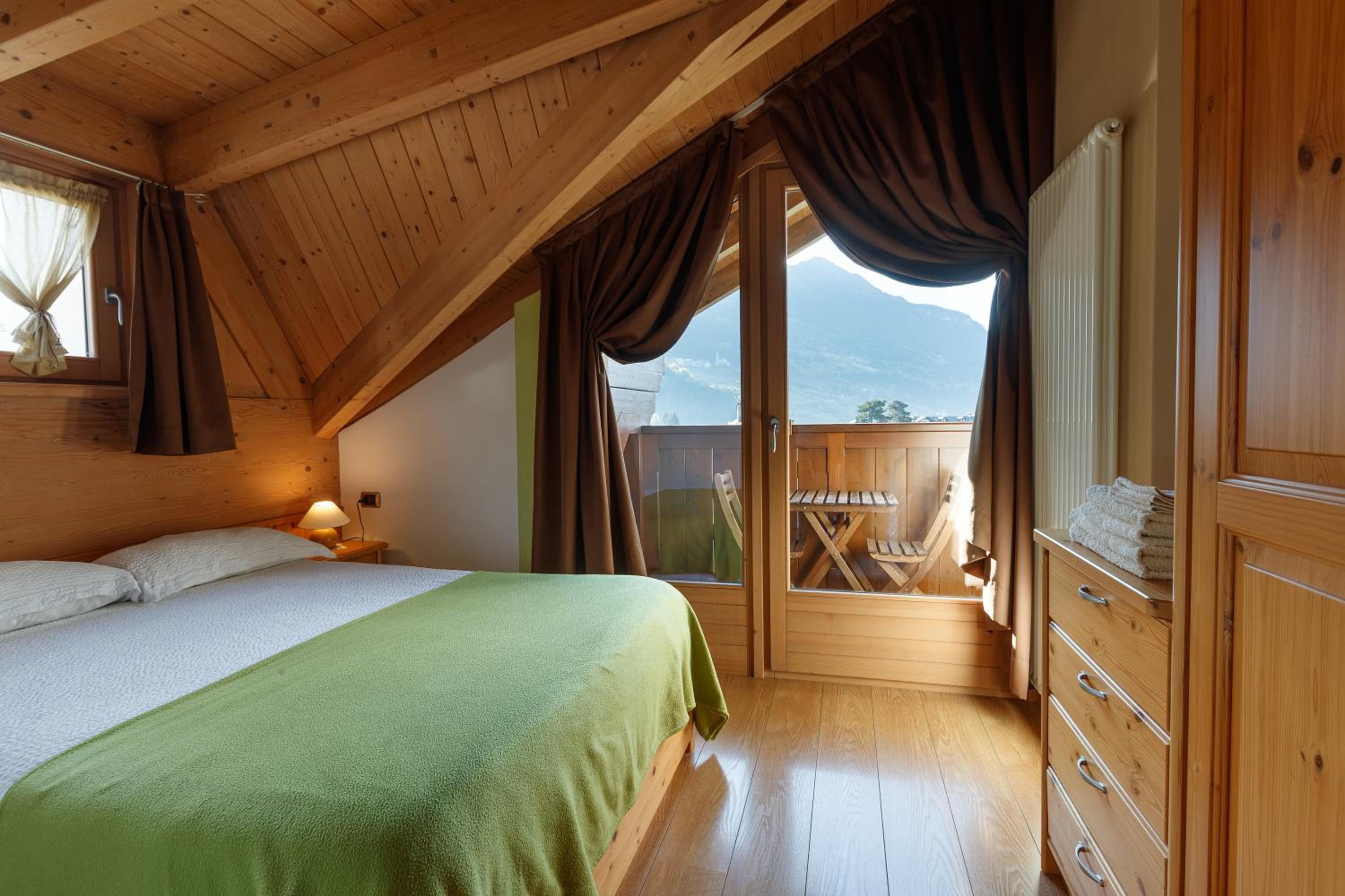 Apartment with Mountain View - Photo 1