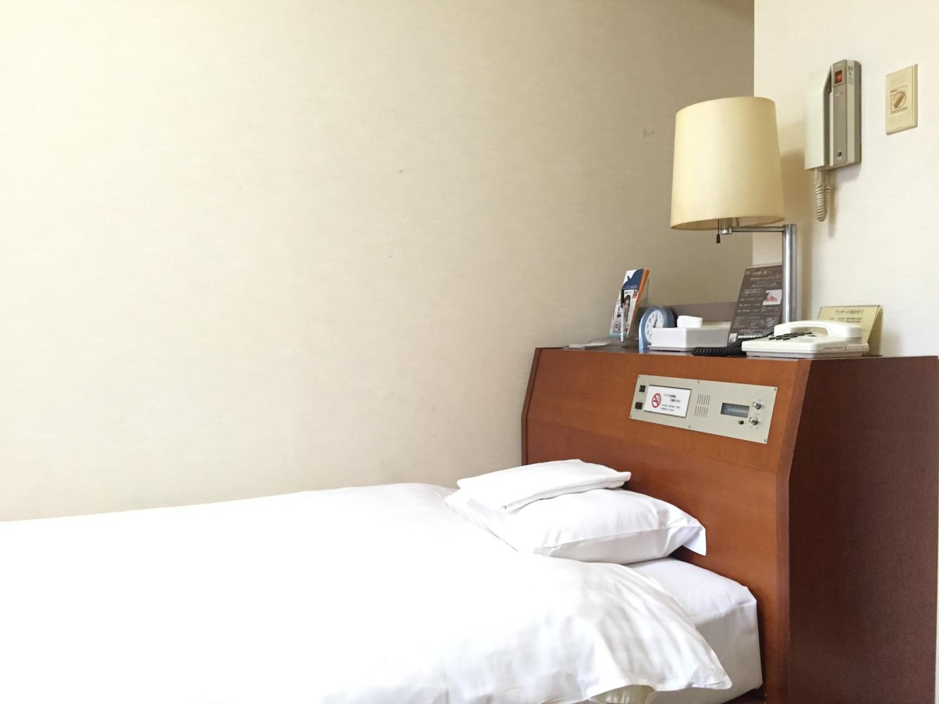 Single Room - Non-Smoking photo 3