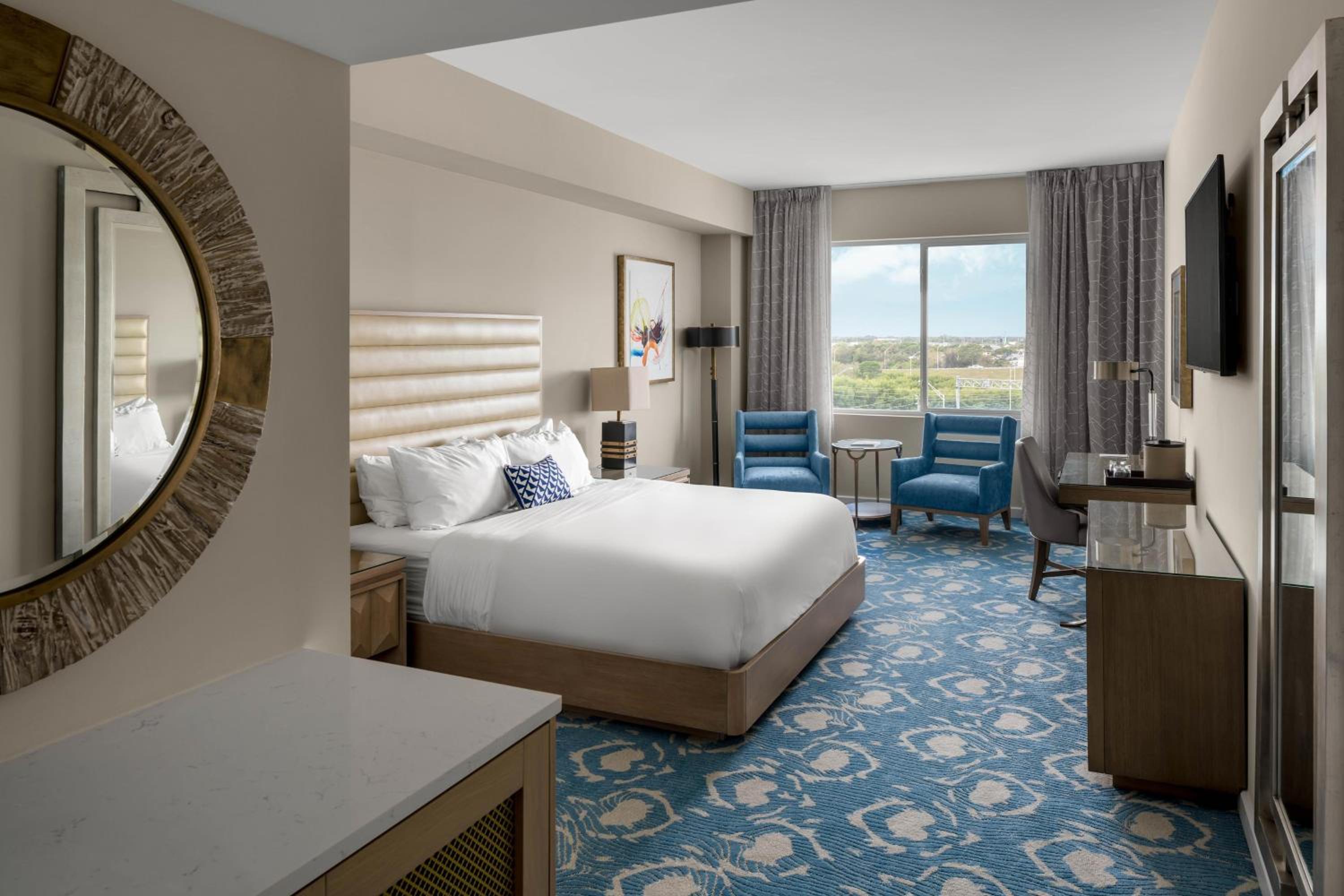 Classic King, Guest room, 1 King - Photo 1