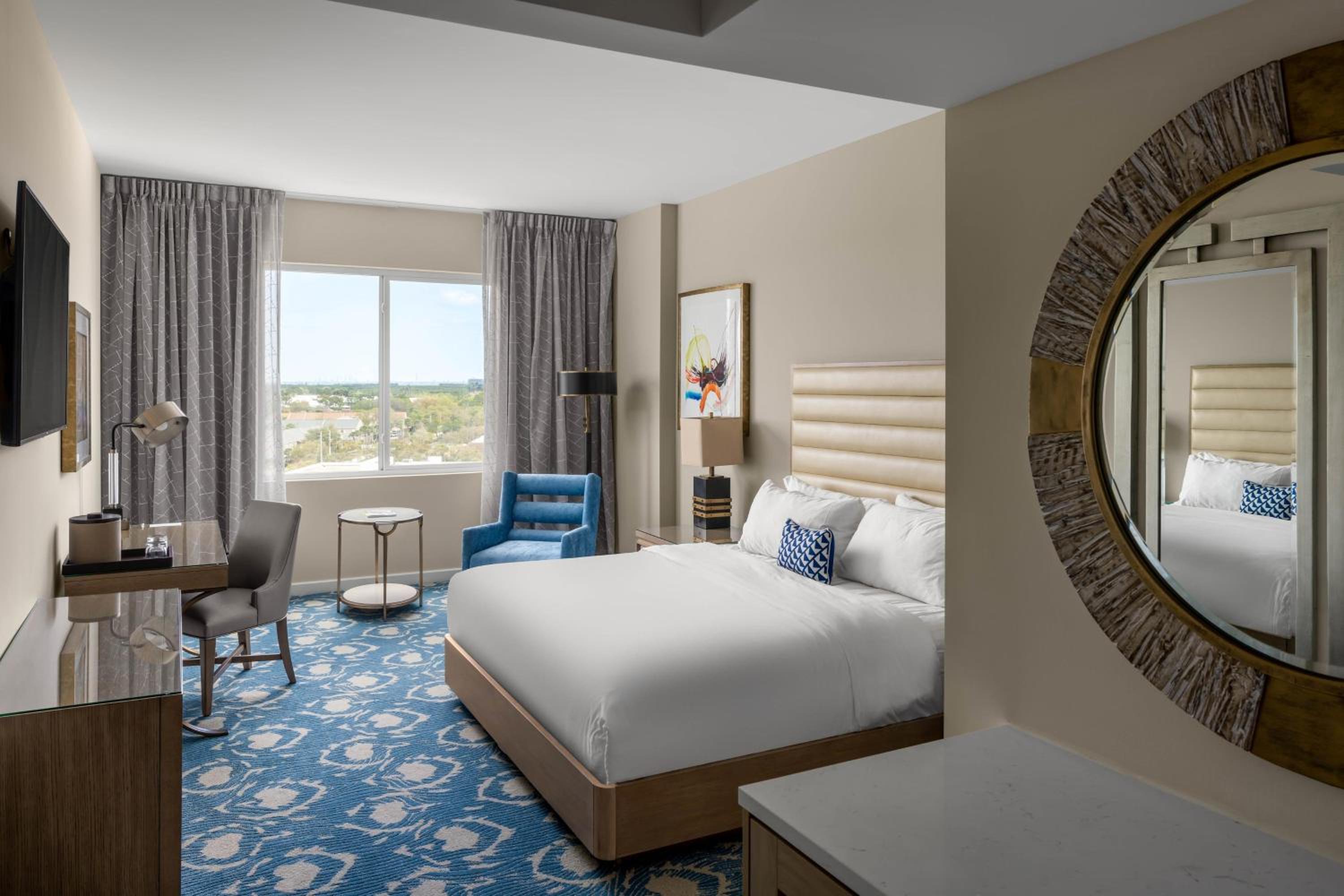 Bay View, Guest room, 1 King - Photo 1