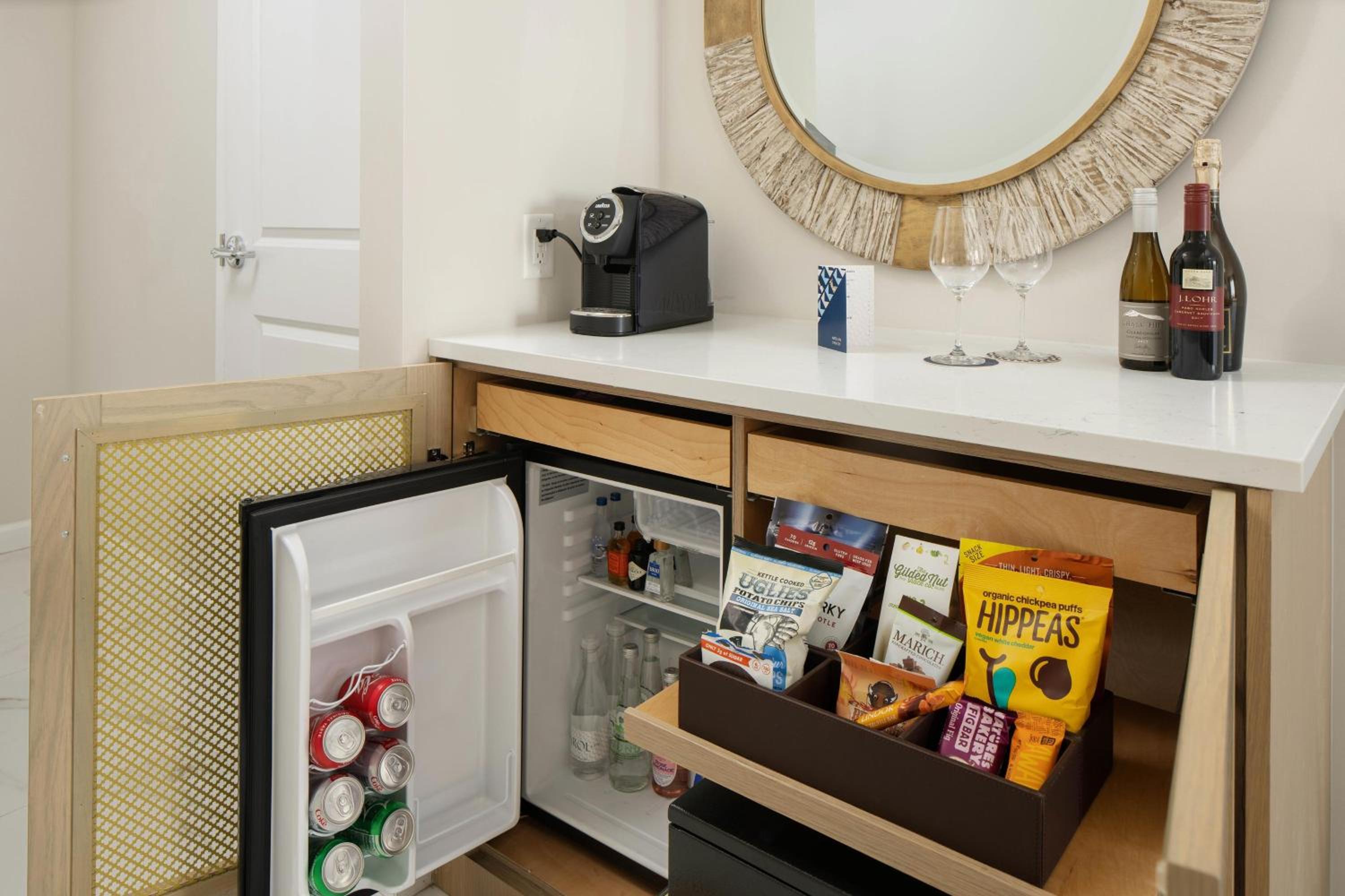Bay View, Guest room, 1 King - Photo 3
