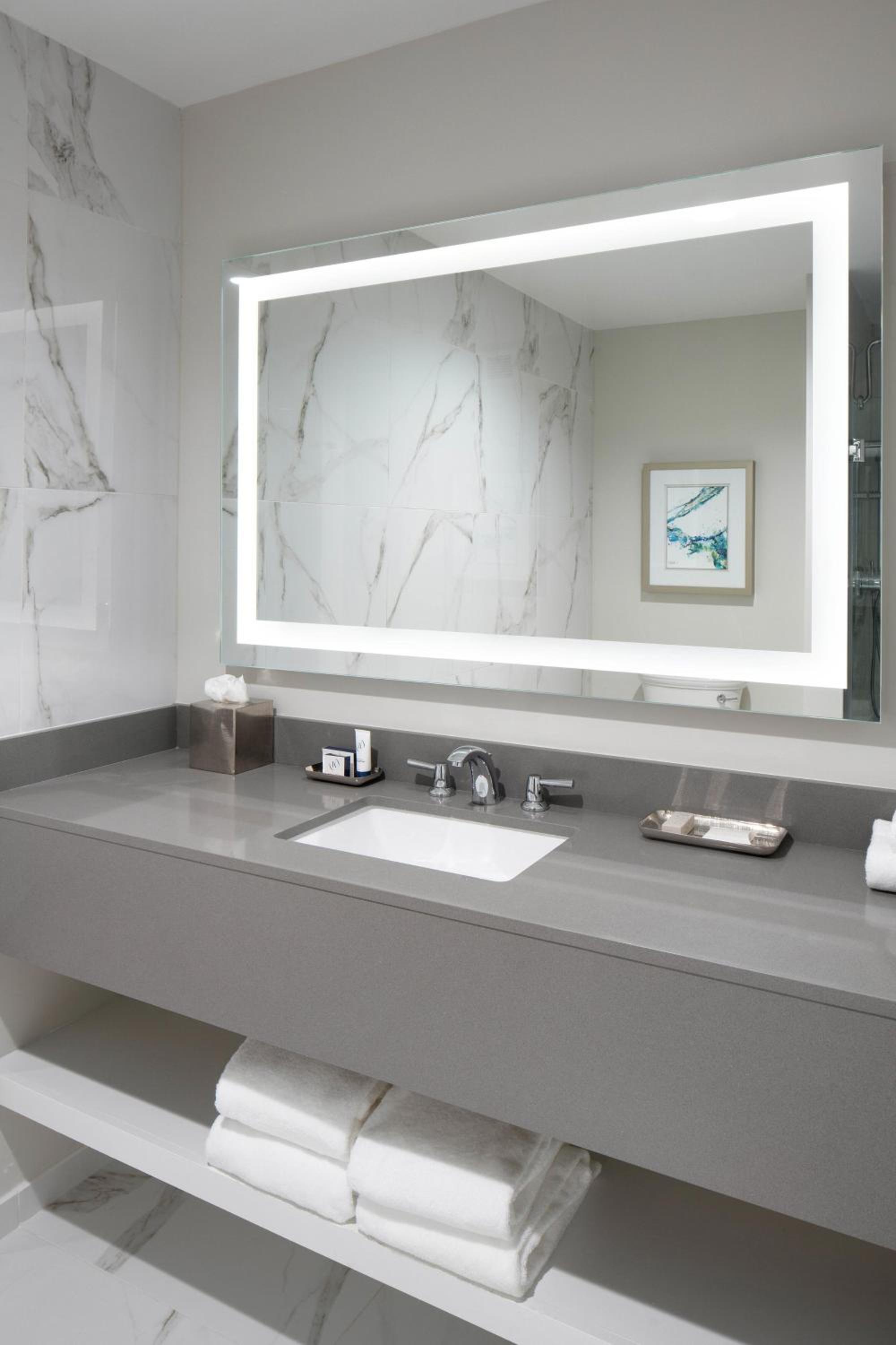 Bay View, Guest room, 1 King - Photo 5