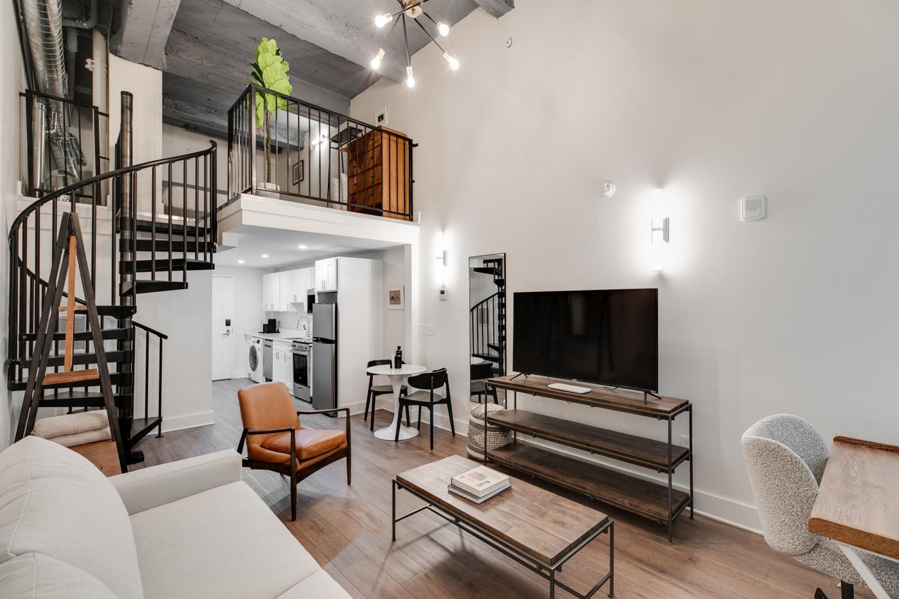 Loft - Photo 1