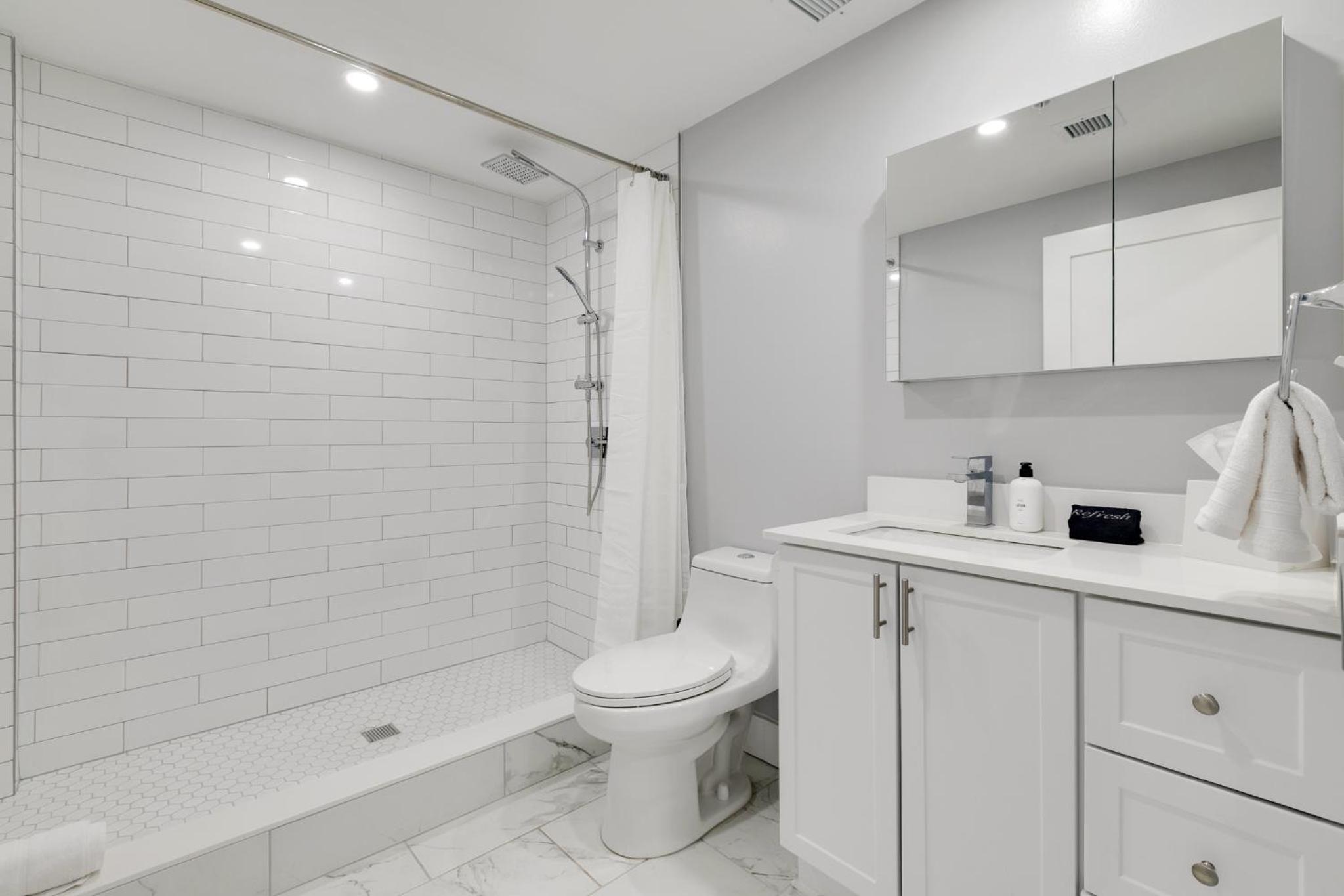 Two Bedroom Loft Apartment - Photo 13