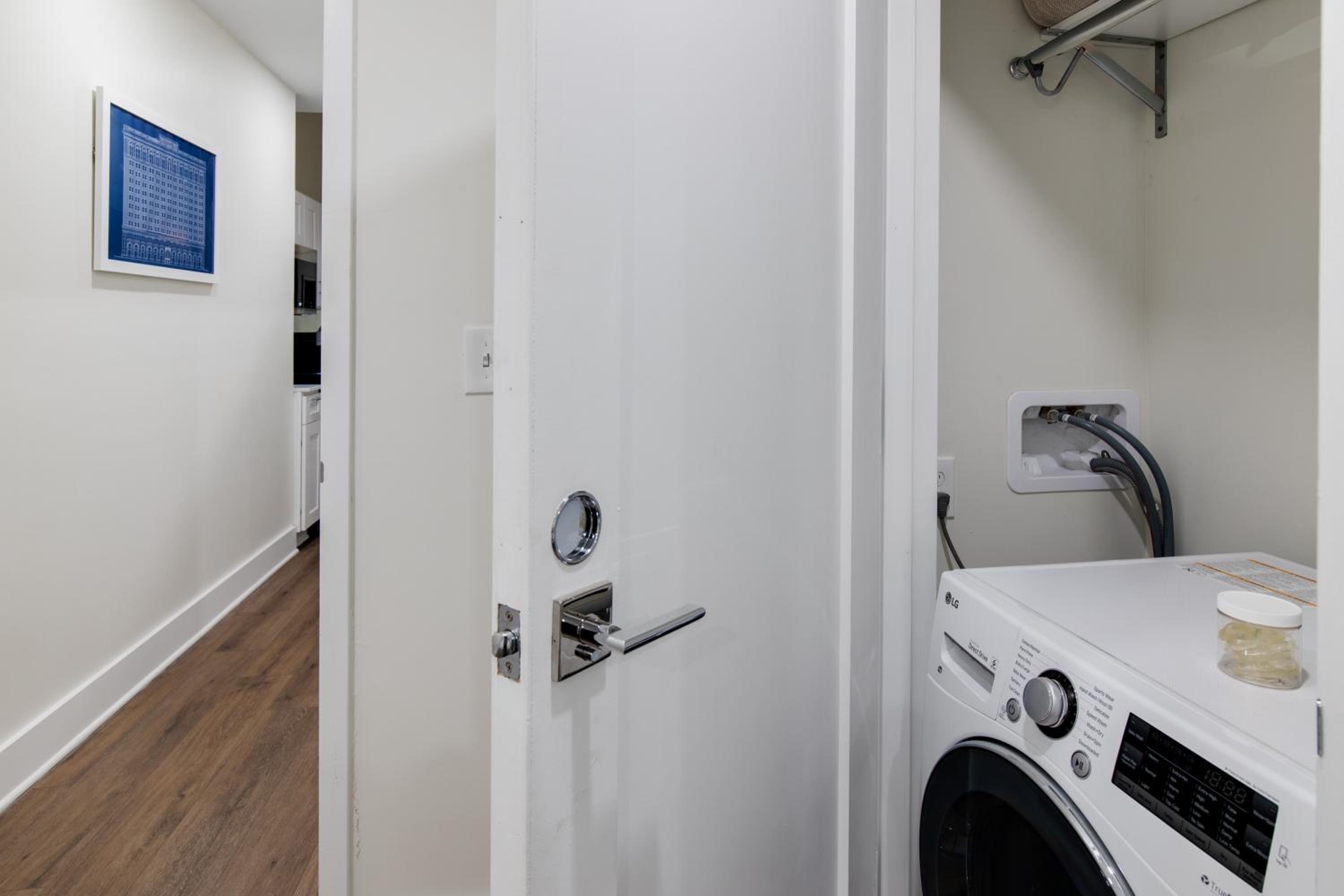 Two Bedroom Loft Apartment - Photo 12