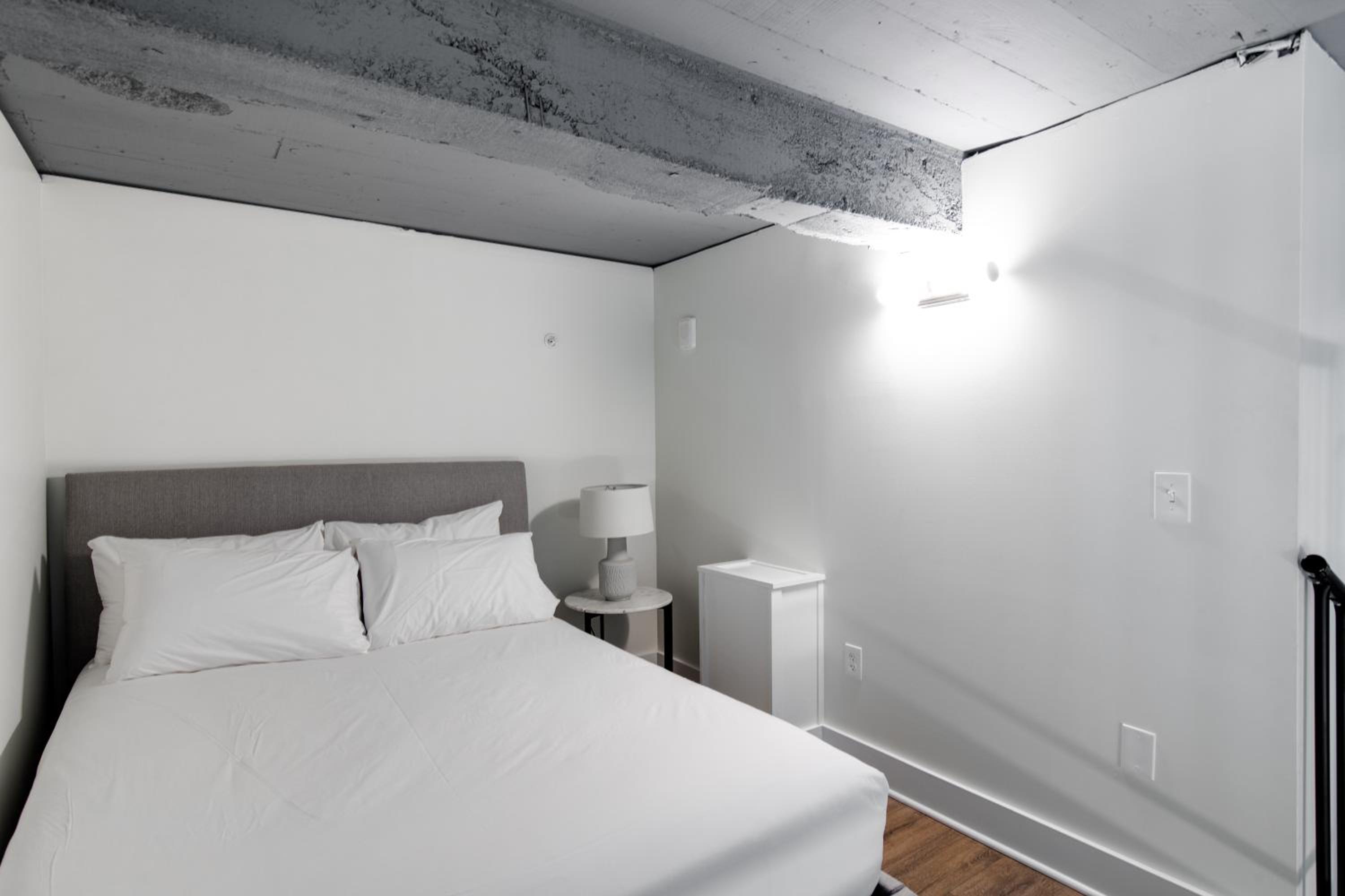 Two Bedroom Loft Apartment - Photo 7