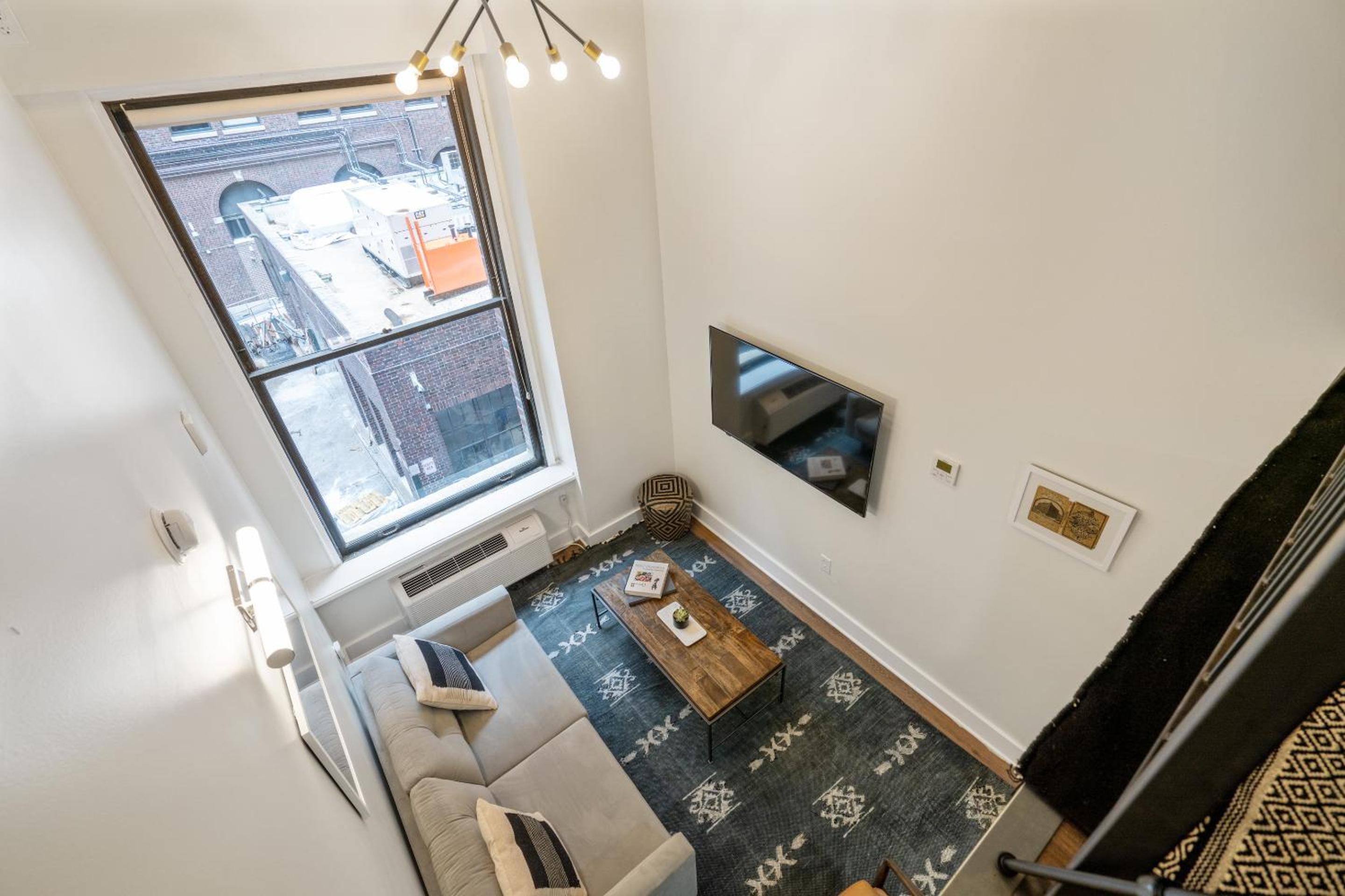 Studio - Split Level - Photo 3