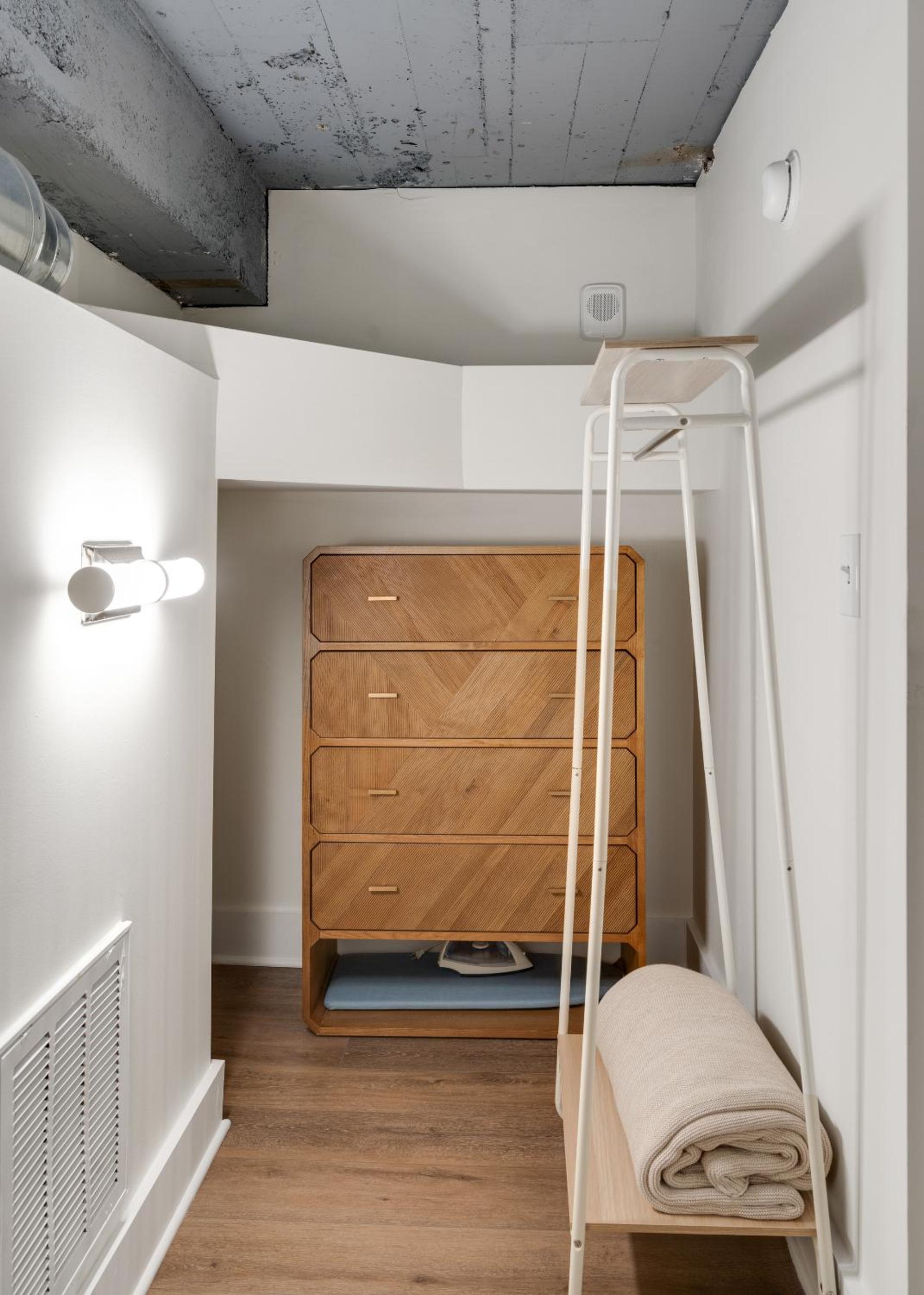 Studio - Split Level - Photo 14