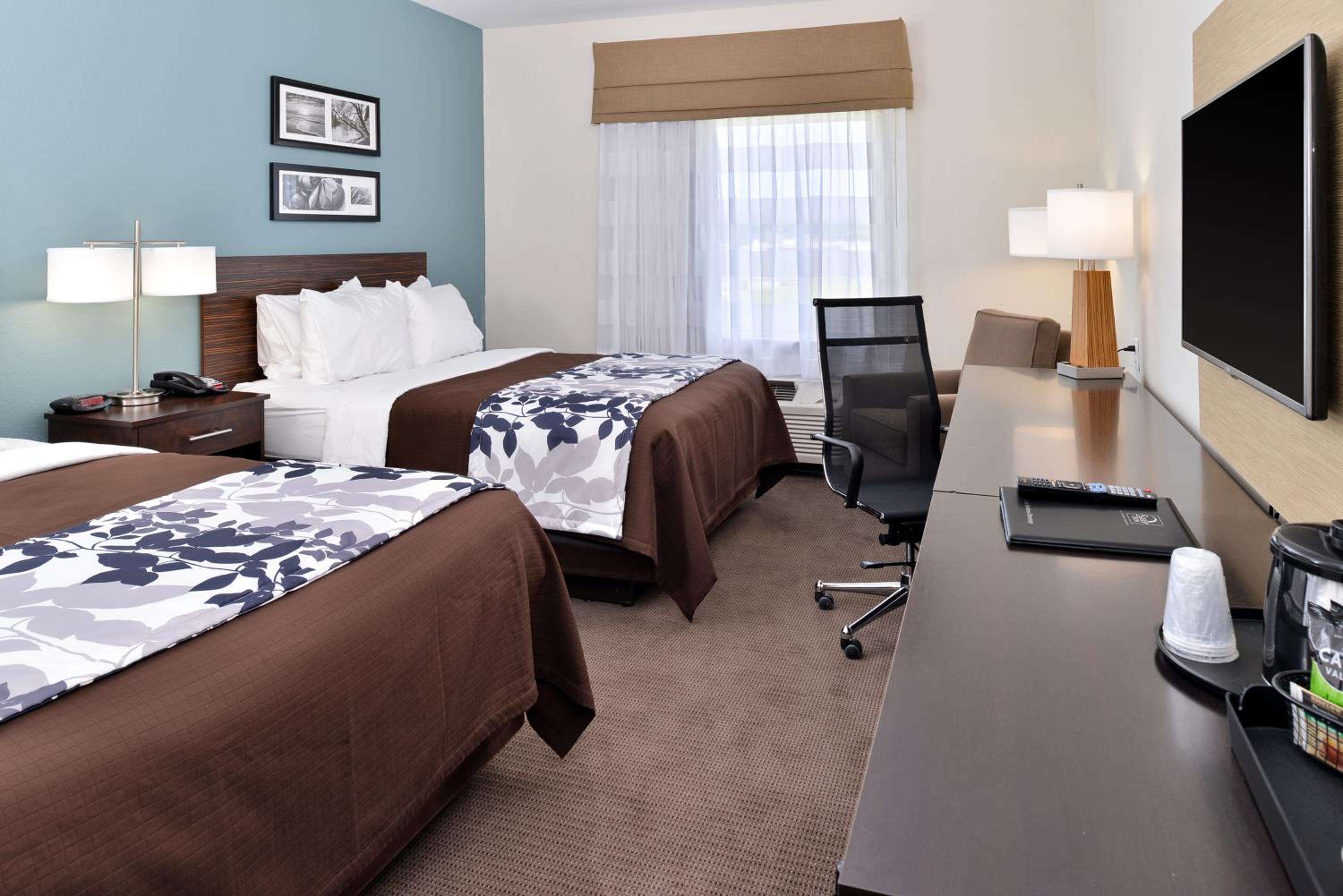 Queen Room with Two Queen Beds - Non-Smoking photo 1