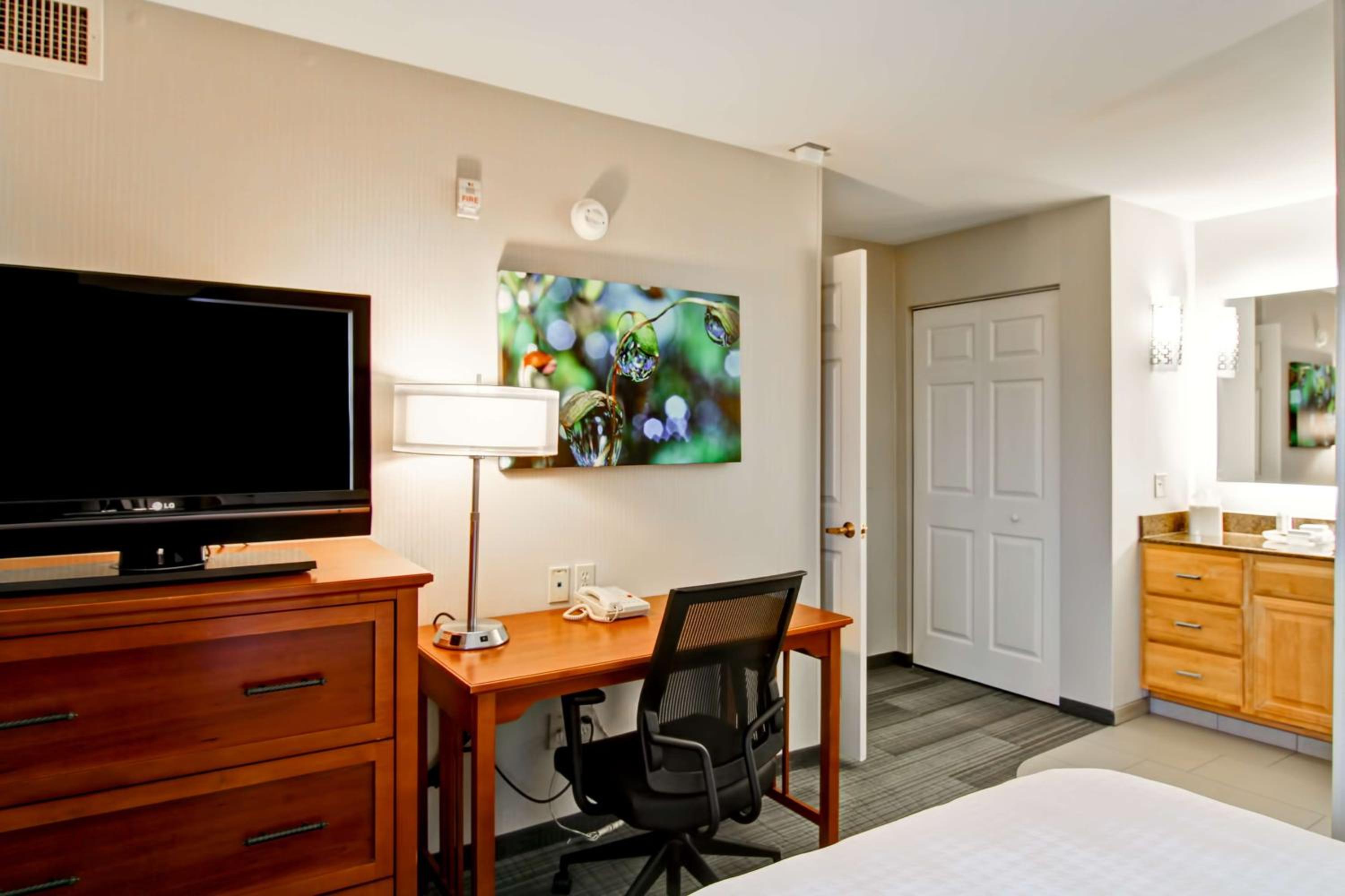 Two Bedroom Double Queen Suite with Sofa Bed - Non-Smoking  - Photo 3