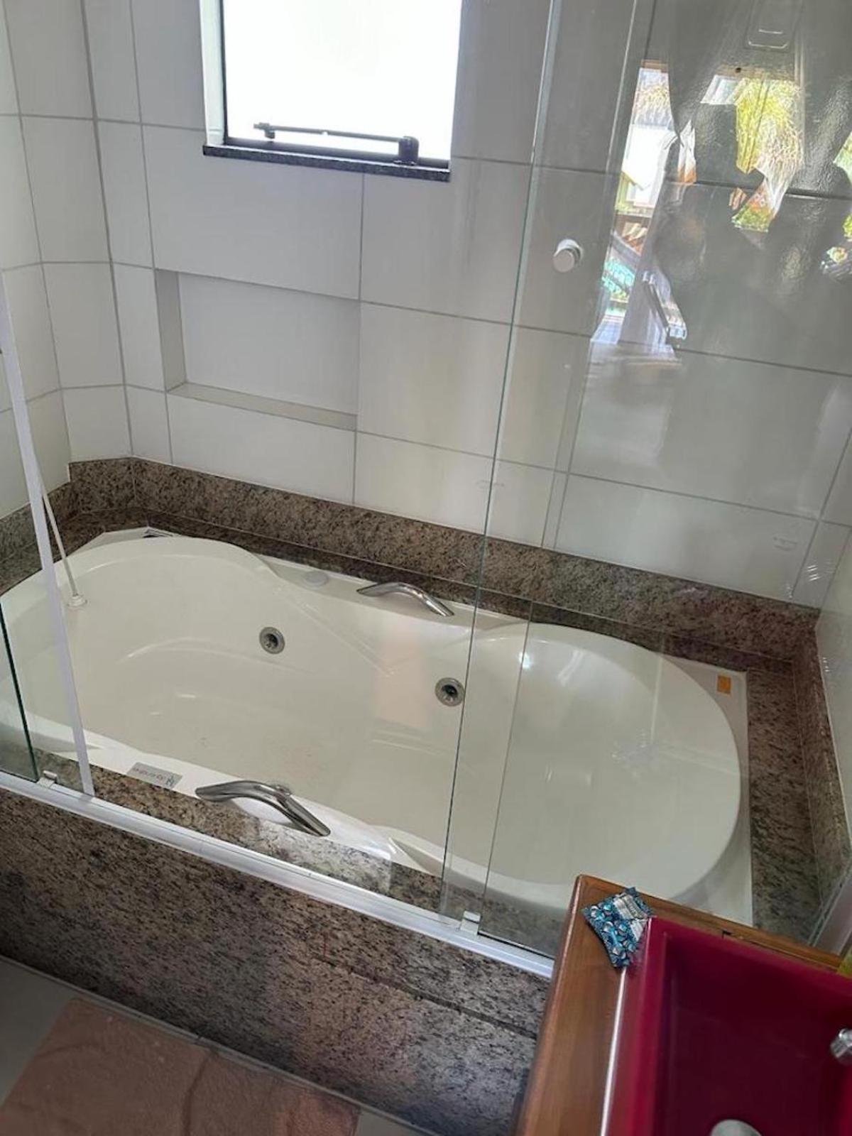 Deluxe Suite with Spa Bath photo 2