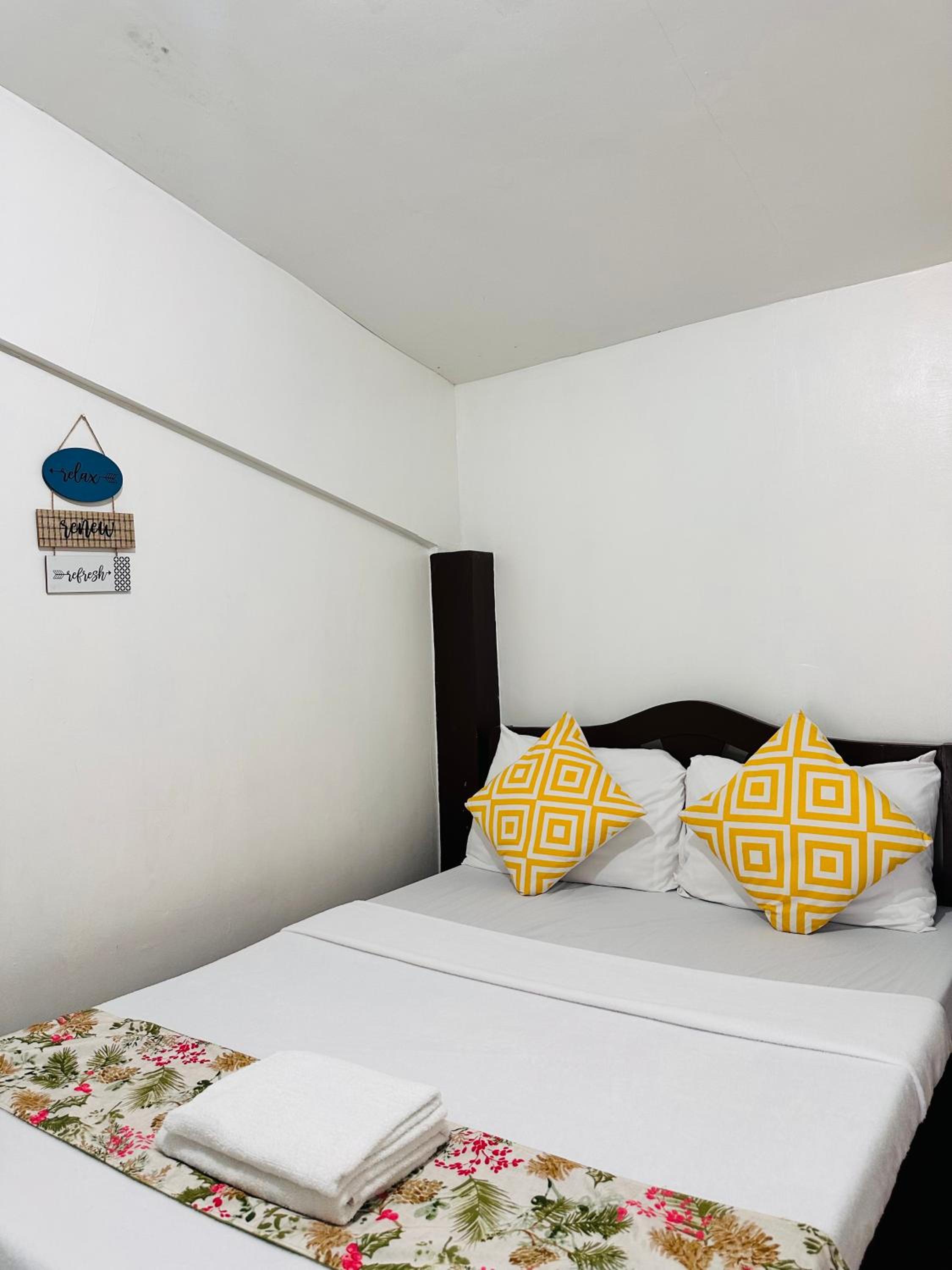 Double Room with Shared Bathroom photo 3